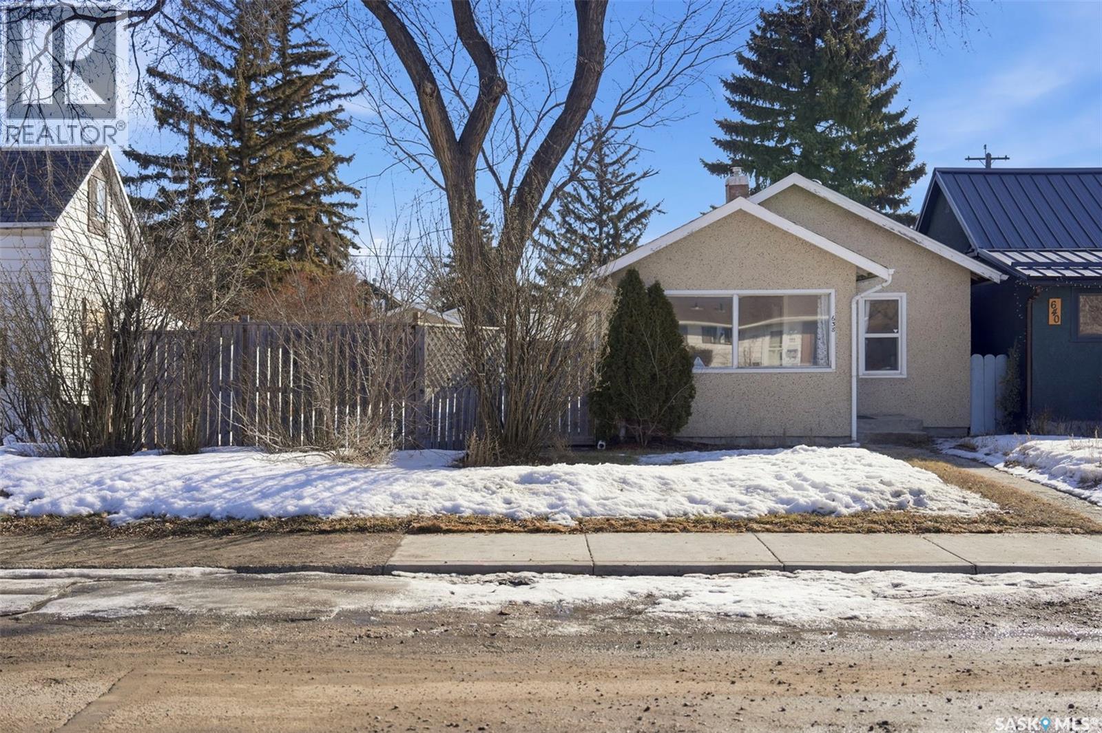 638 M AVENUE S, saskatoon, Saskatchewan