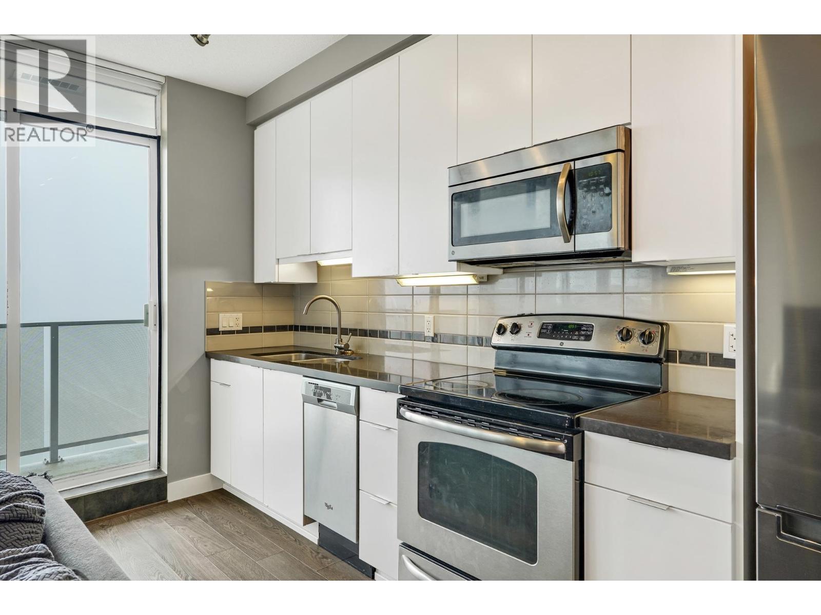 708 9025 Highland Court, Burnaby, British Columbia  V5A 0A8 - Photo 2 - R3102945