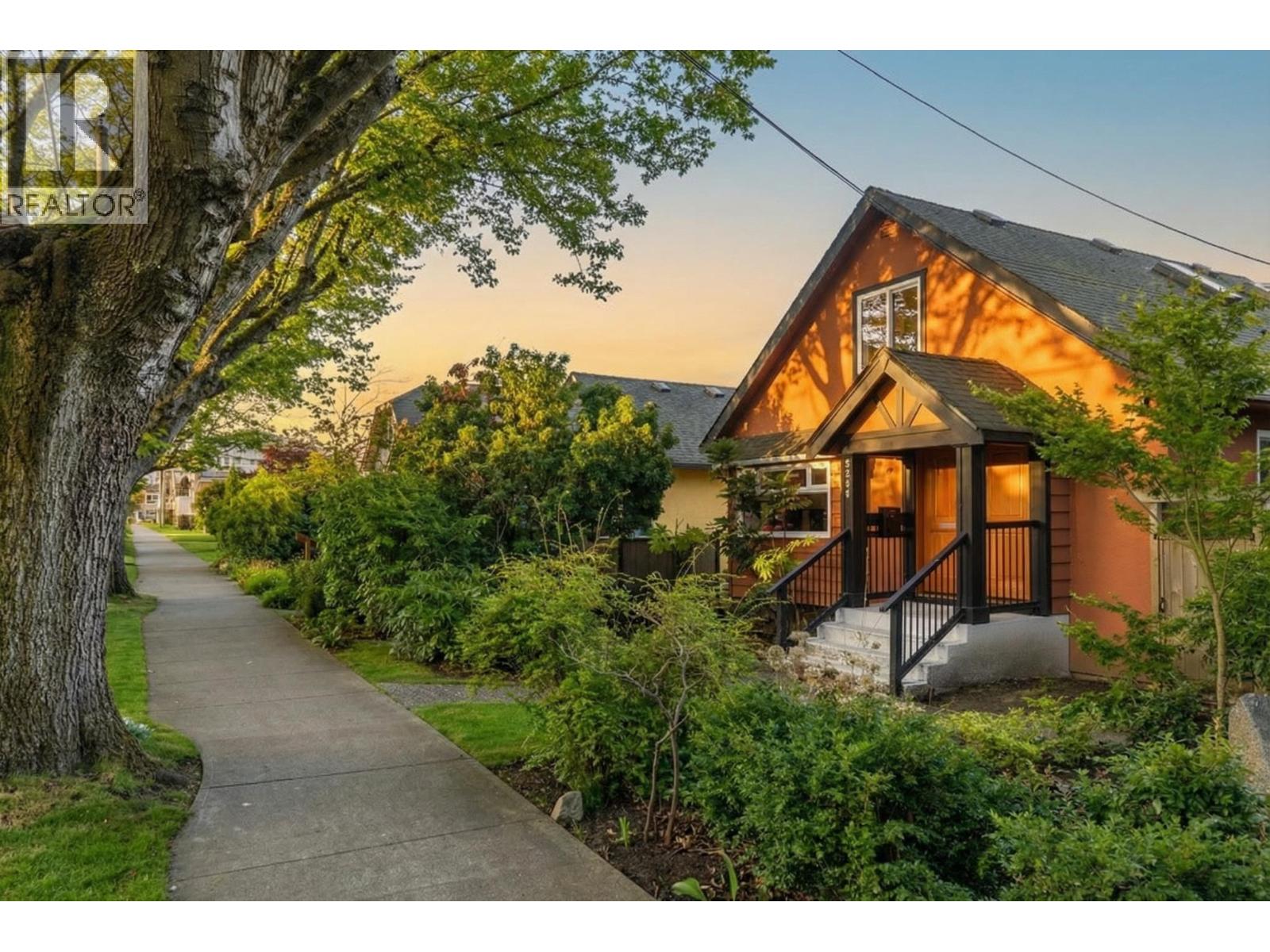 2268 E 7TH AVENUE, Vancouver, British Columbia