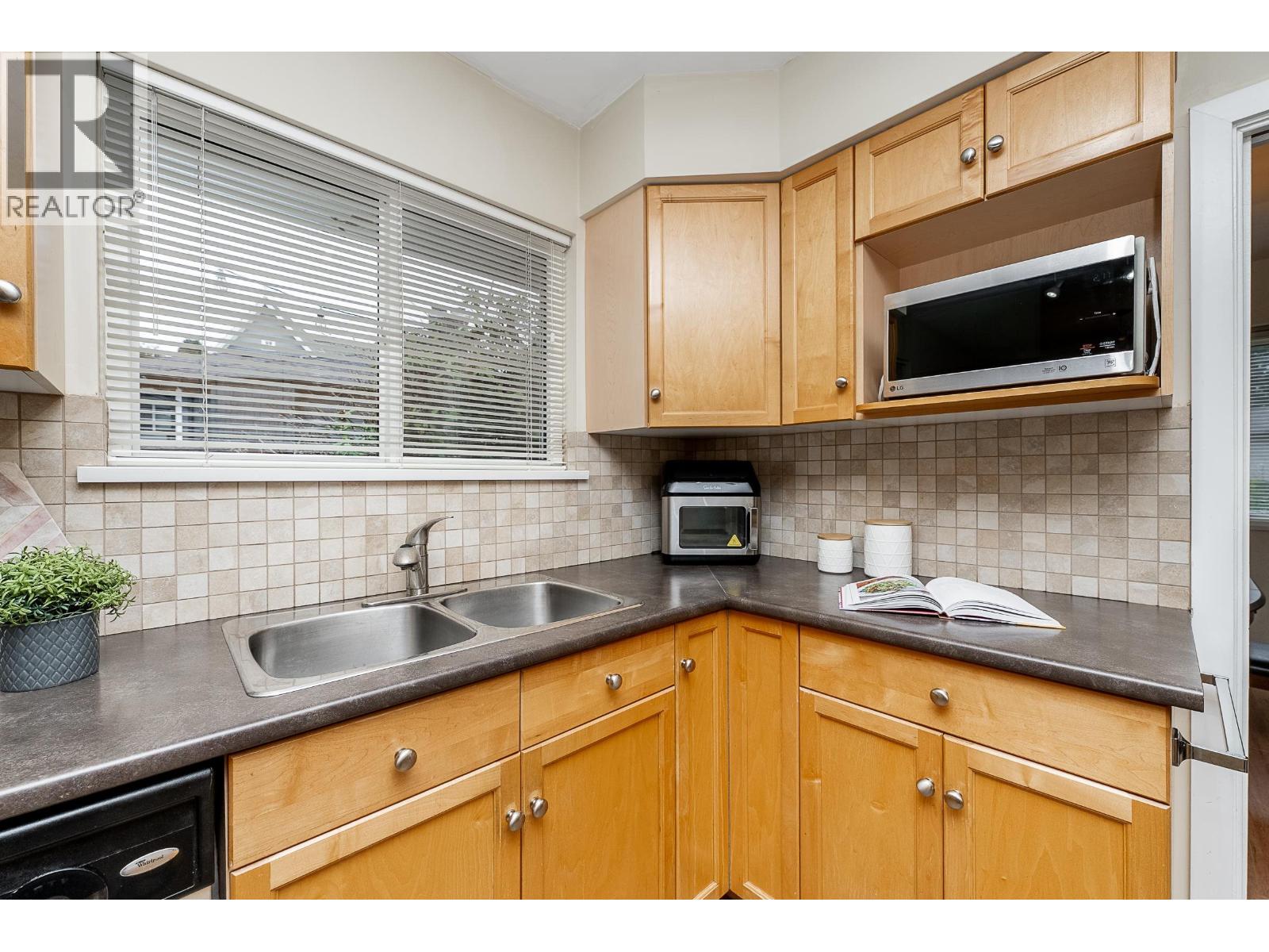 1771 Rideau Avenue, Coquitlam, British Columbia  V3J 3G9 - Photo 8 - R3102983