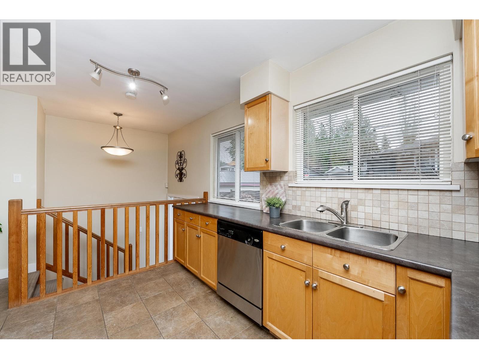1771 Rideau Avenue, Coquitlam, British Columbia  V3J 3G9 - Photo 9 - R3102983