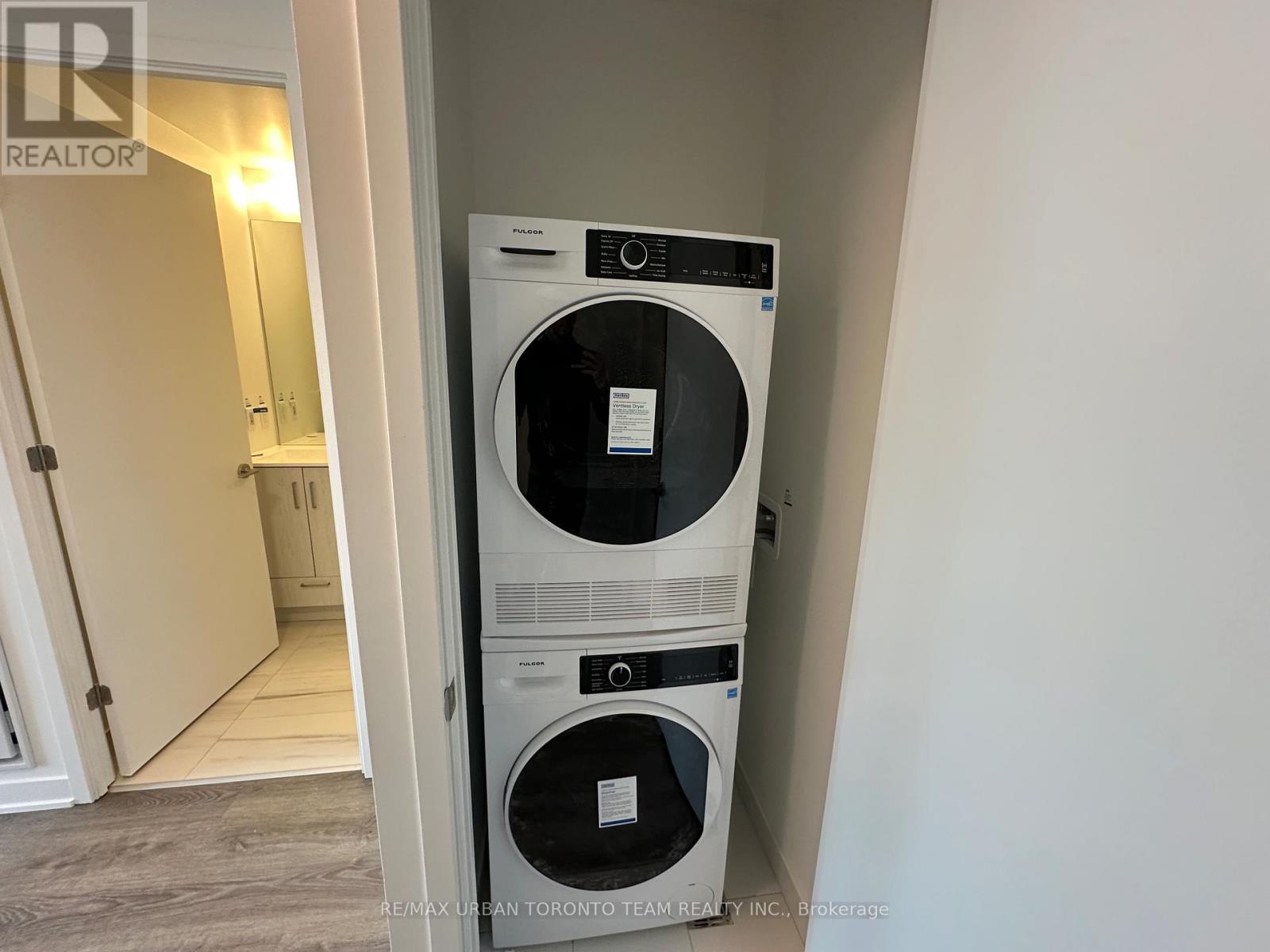 3711 - 180 Front Street E, Toronto (Moss Park), Ontario  M5A 0K9 - Photo 10 - C12915684