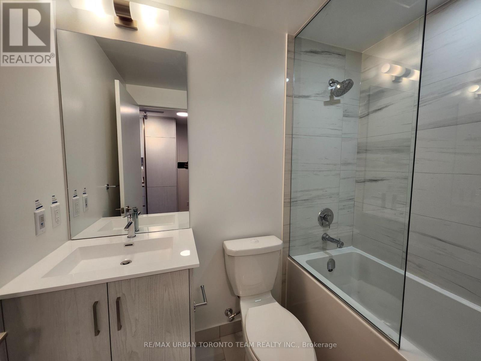 3711 - 180 Front Street E, Toronto (Moss Park), Ontario  M5A 0K9 - Photo 9 - C12915684