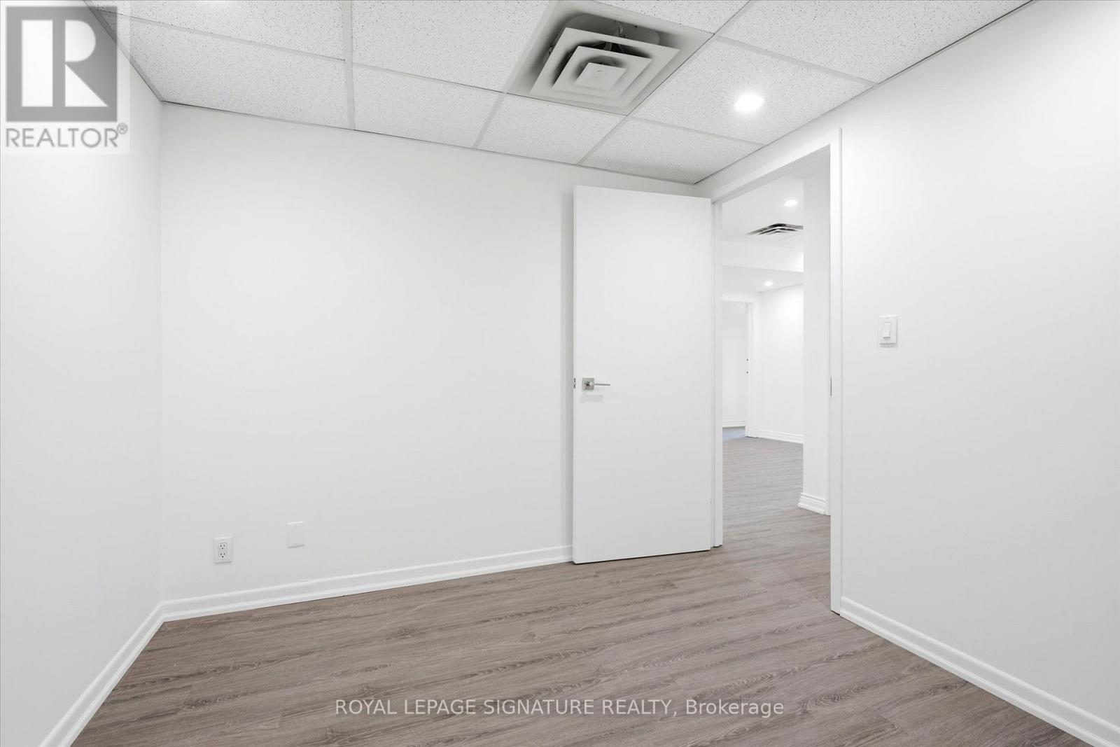101 - 2900 Yonge Street, Toronto, Ontario  M4N 3N8 - Photo 16 - C12915750