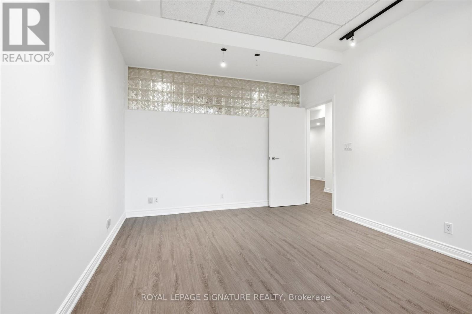 101 - 2900 Yonge Street, Toronto, Ontario  M4N 3N8 - Photo 25 - C12915750