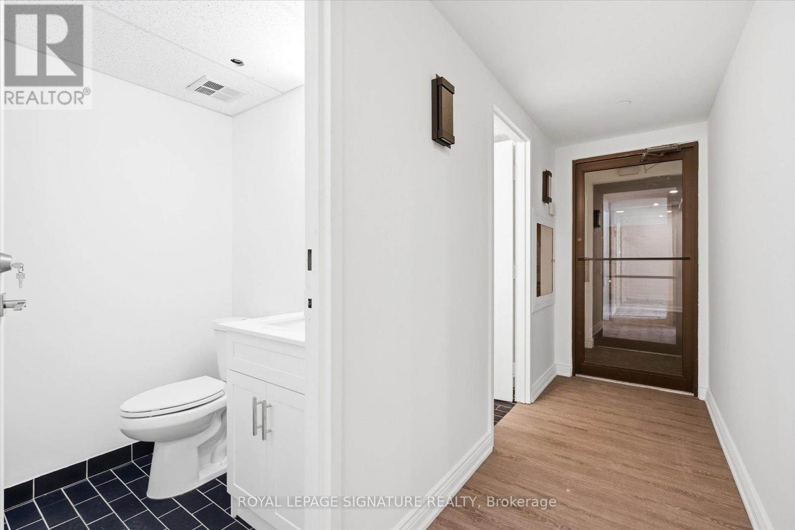 101 - 2900 Yonge Street, Toronto, Ontario  M4N 3N8 - Photo 4 - C12915750