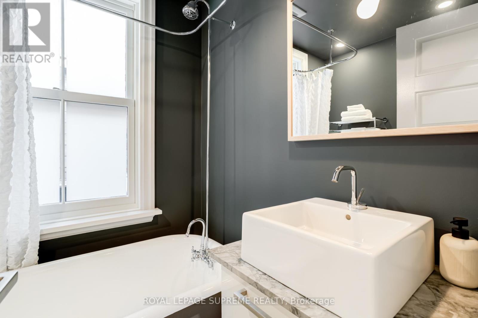 2 Plymouth Avenue, Toronto, Ontario  M6J 1Z1 - Photo 18 - C12915780