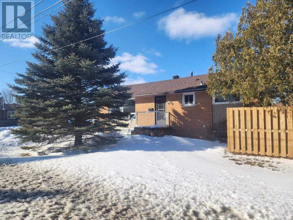62 Joseph Street, North Bay, Ontario  P1A 1M1 - Photo 2 - X12915758