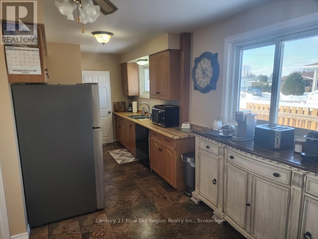 62 Joseph Street, North Bay, Ontario  P1A 1M1 - Photo 4 - X12915758