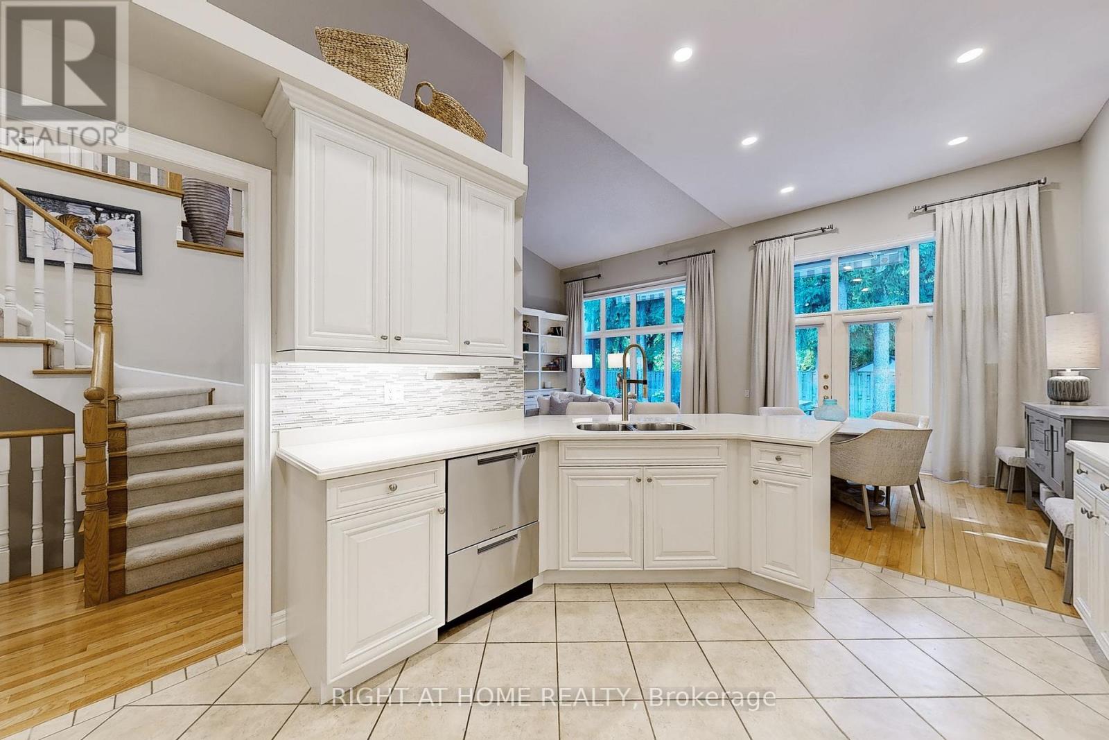 9 Arlington Way, Markham, Ontario  L3T 7W9 - Photo 10 - N12915666