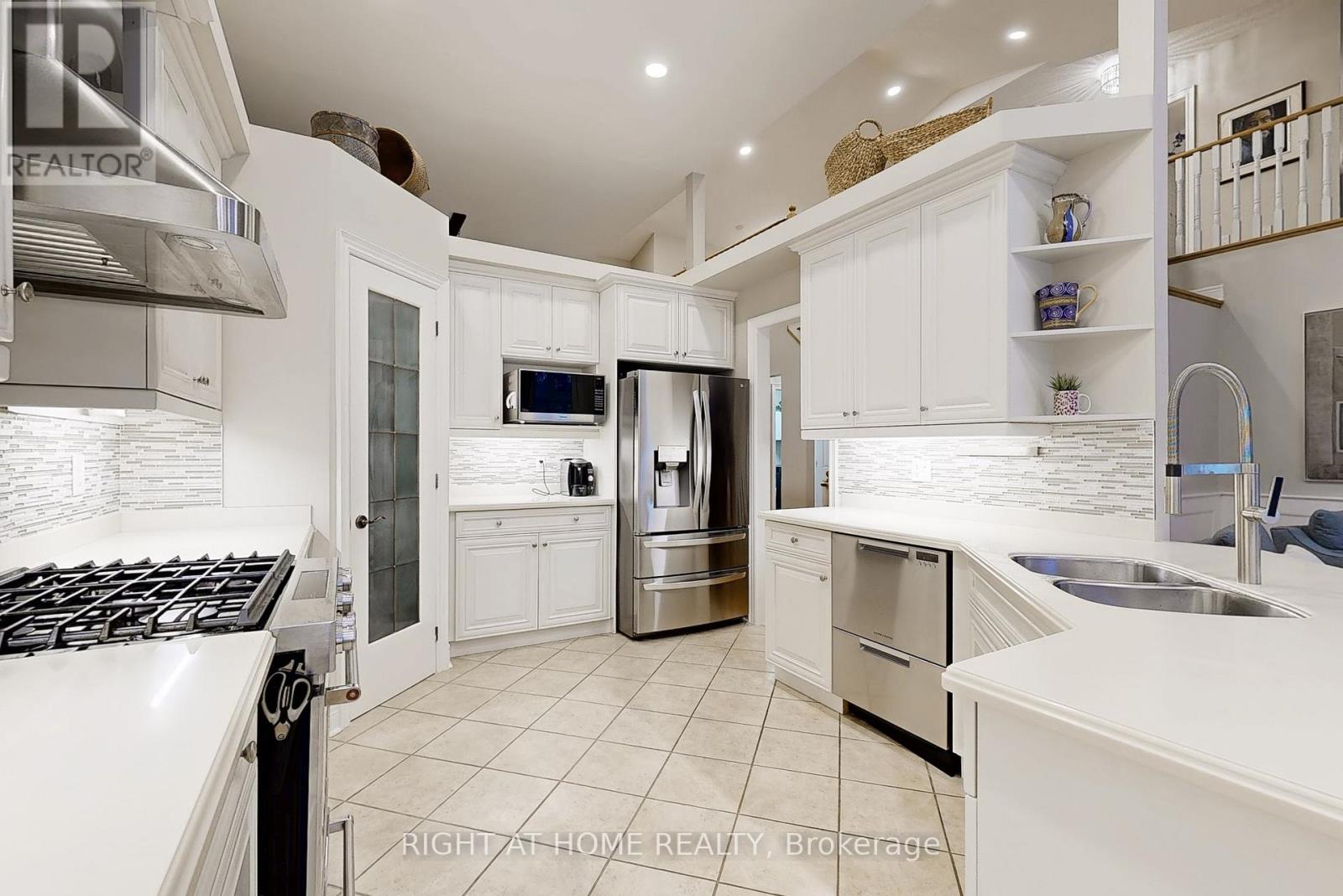 9 Arlington Way, Markham, Ontario  L3T 7W9 - Photo 7 - N12915666