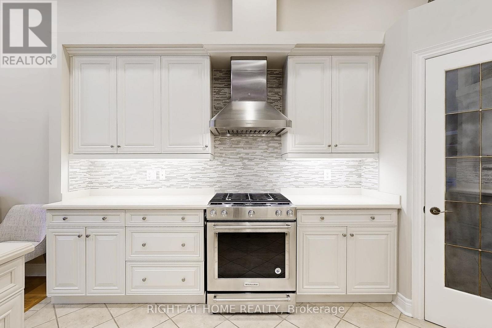 9 Arlington Way, Markham, Ontario  L3T 7W9 - Photo 8 - N12915666