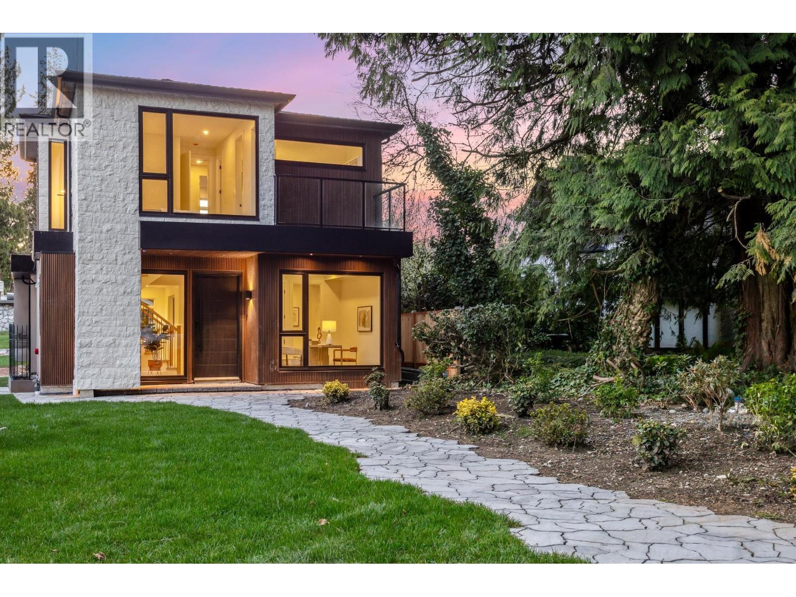 1921 Tatlow Avenue, North Vancouver, British Columbia  V7P 3A2 - Photo 2 - R3102846