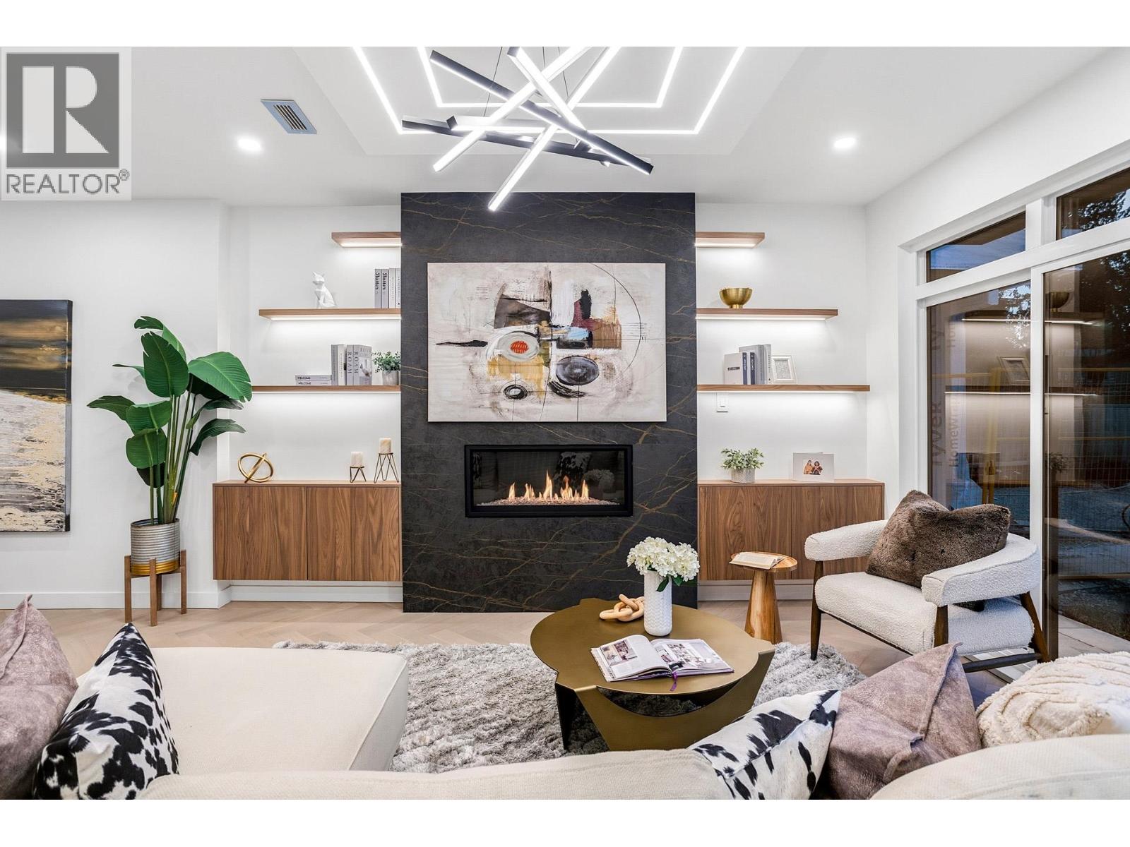 1921 Tatlow Avenue, North Vancouver, British Columbia  V7P 3A2 - Photo 5 - R3102846