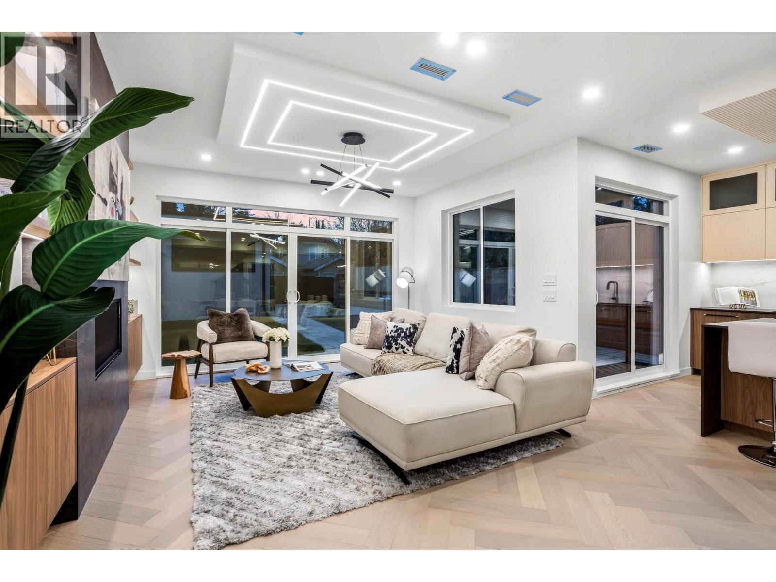 1921 Tatlow Avenue, North Vancouver, British Columbia  V7P 3A2 - Photo 6 - R3102846