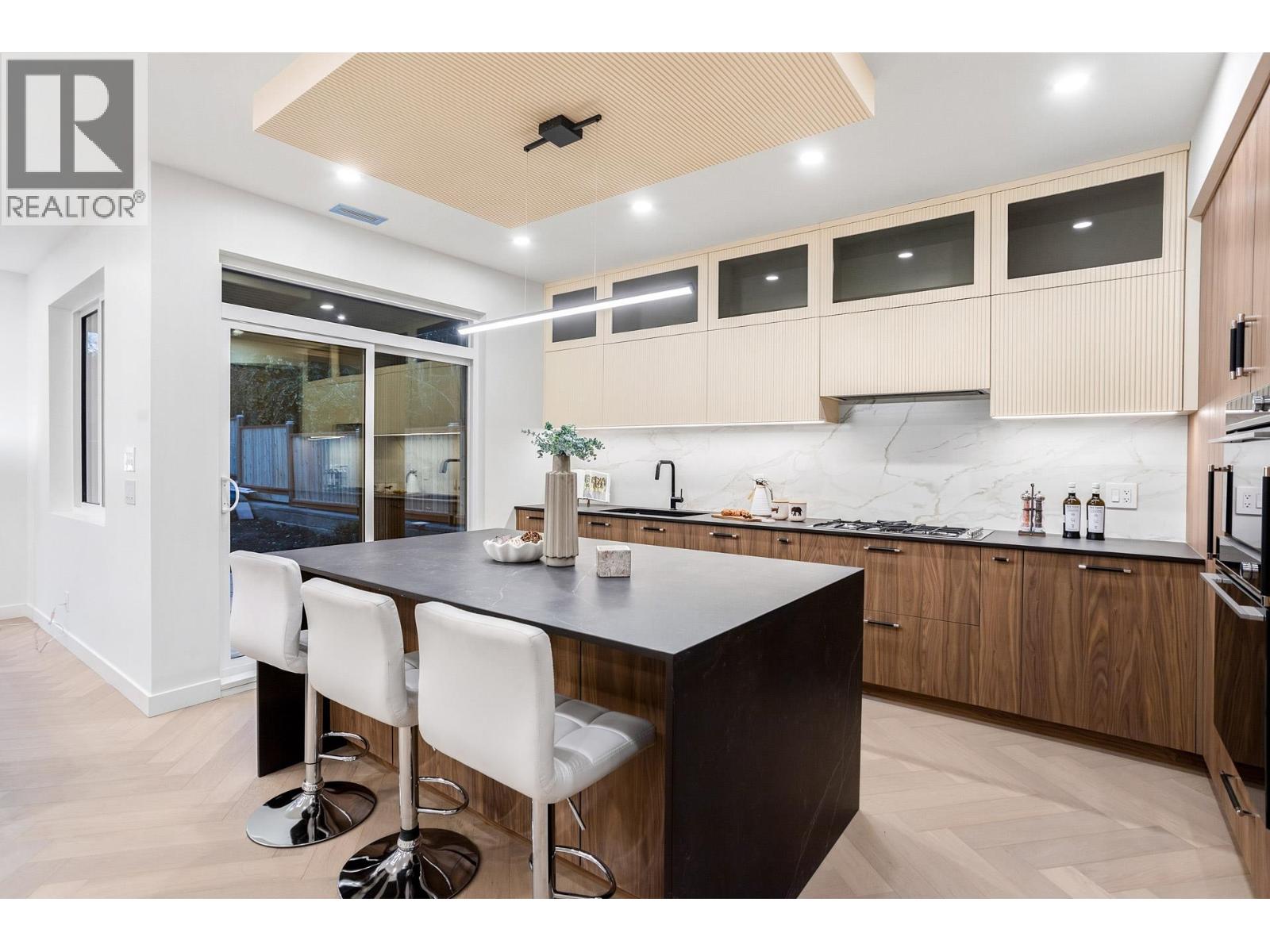 1921 Tatlow Avenue, North Vancouver, British Columbia  V7P 3A2 - Photo 11 - R3102846