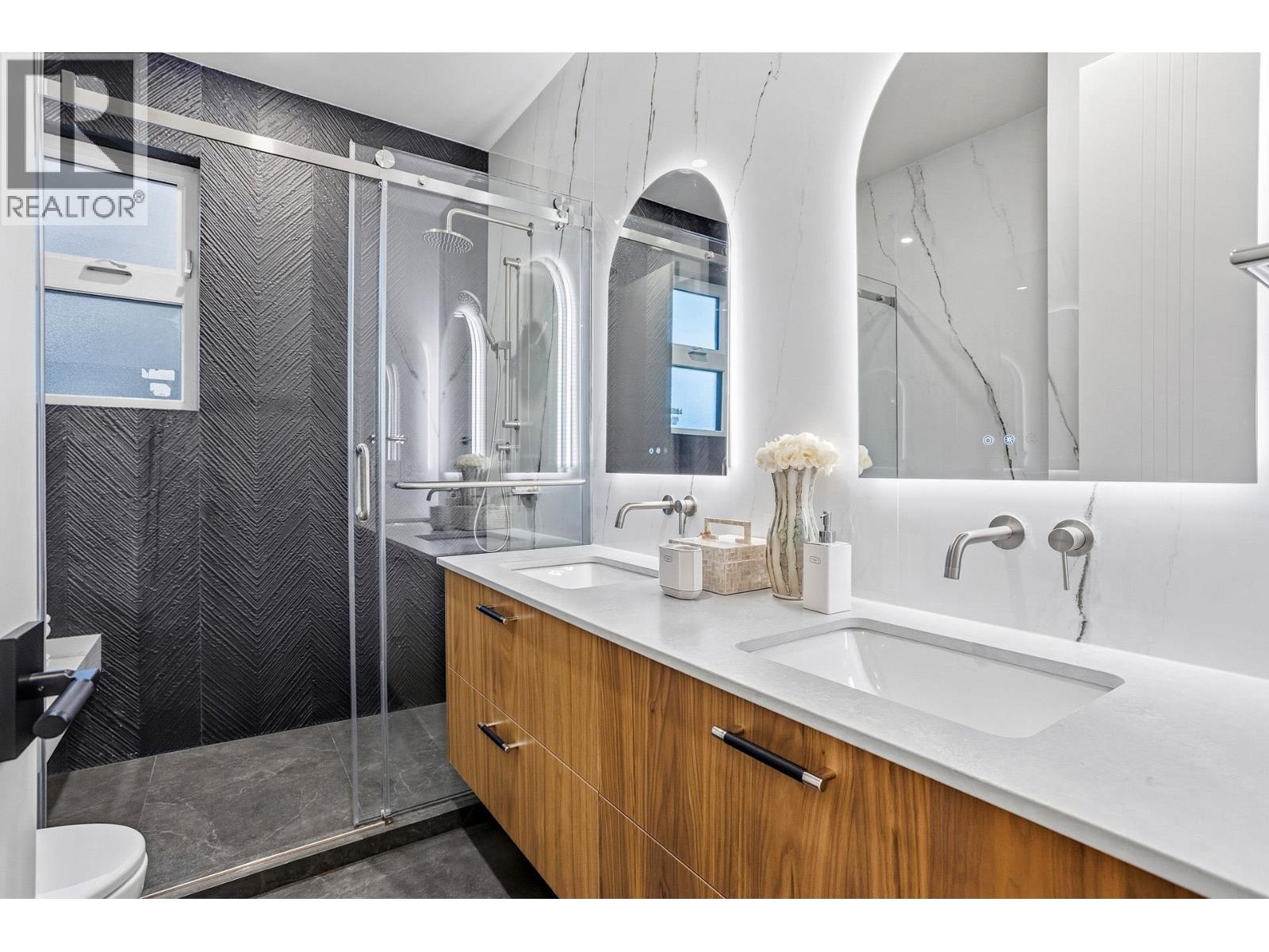 1921 Tatlow Avenue, North Vancouver, British Columbia  V7P 3A2 - Photo 23 - R3102846