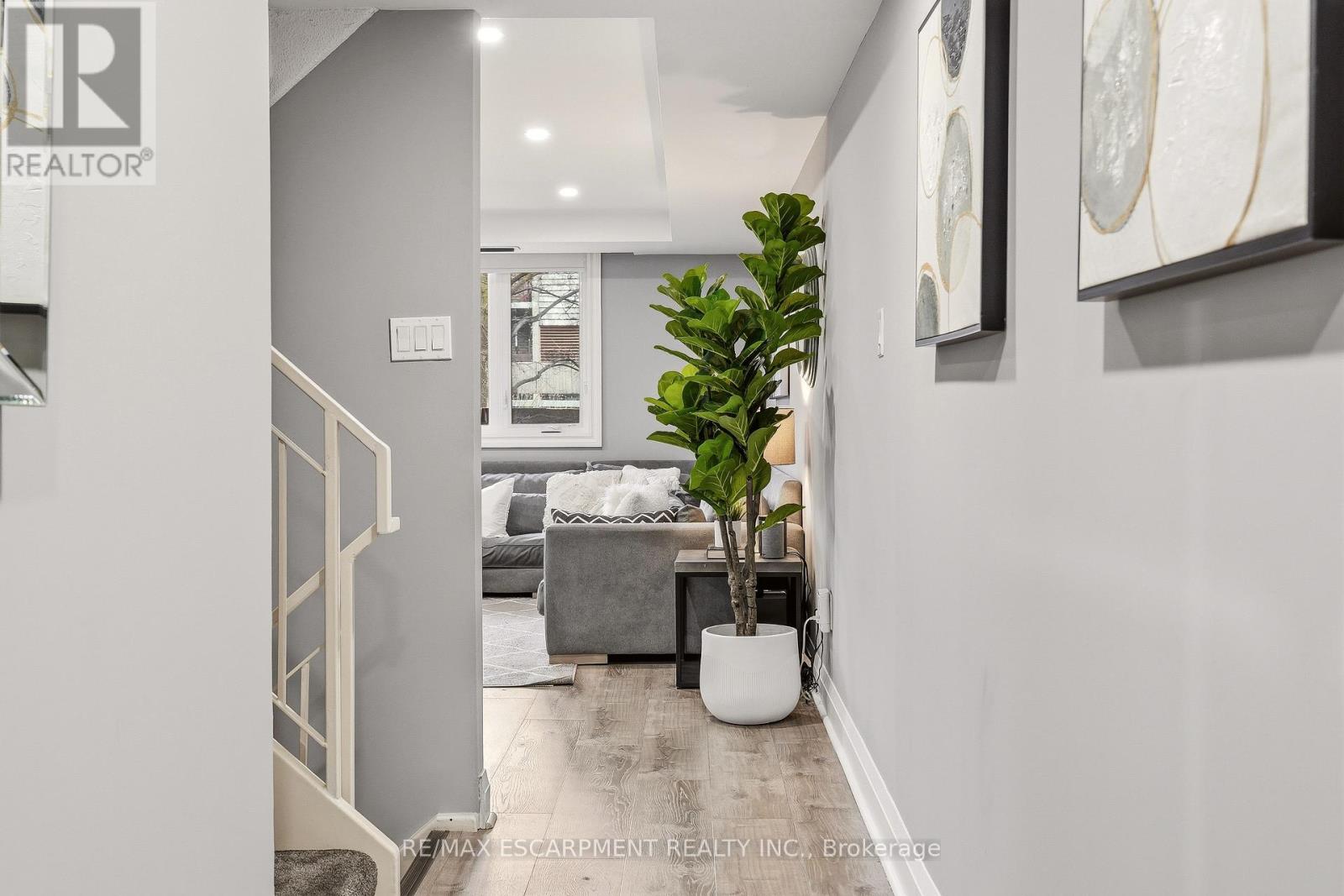 177 - 1250 Mississauga Valley Boulevard, Mississauga, Ontario  L5A 3R6 - Photo 2 - W12915682