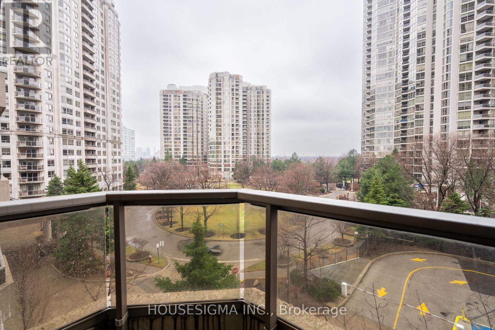 513 - 35 Kingsbridge Garden Circle, Mississauga, Ontario  L5R 3Z5 - Photo 13 - W12915716