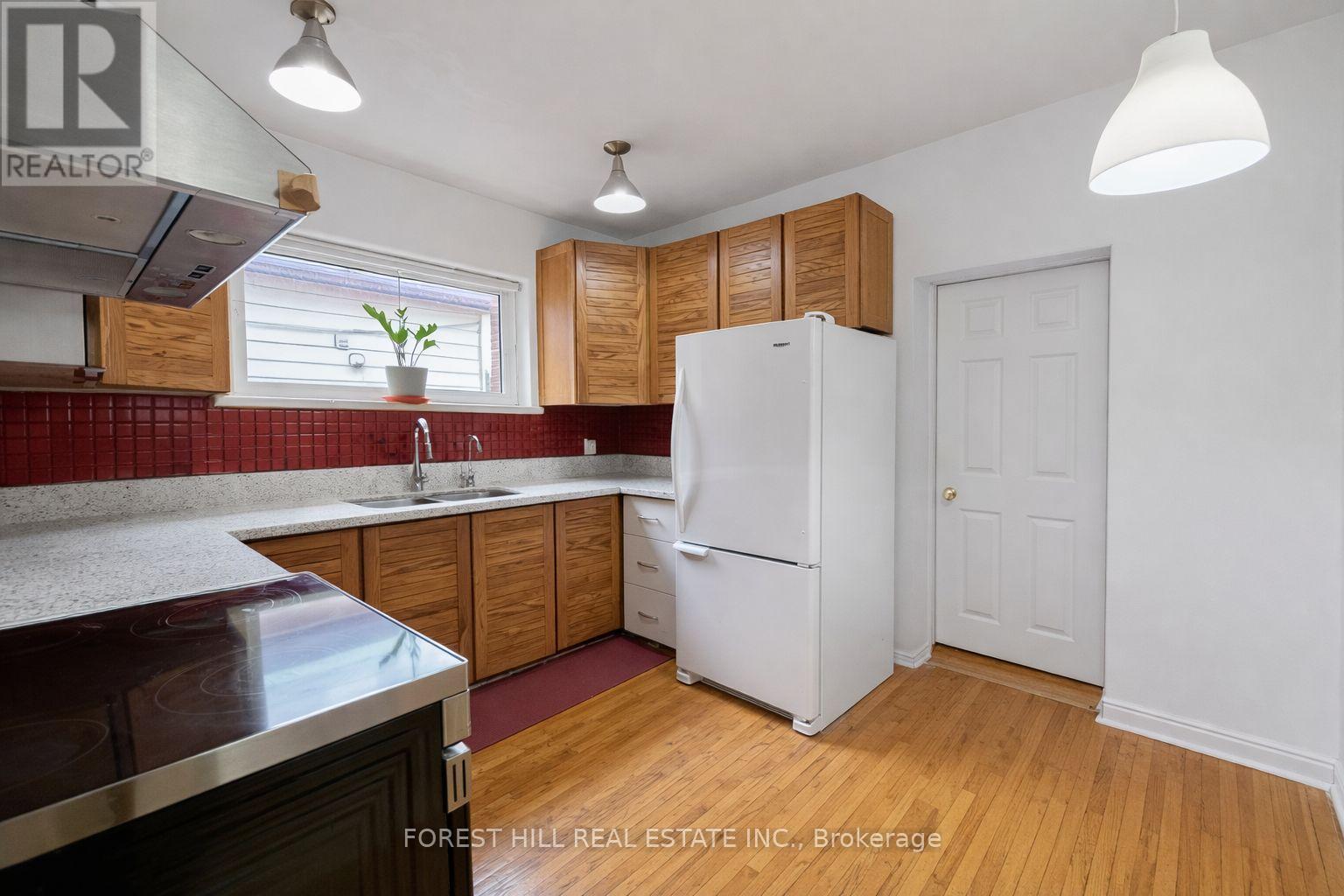 1046 Dovercourt Road, Toronto, Ontario  M6H 2X8 - Photo 5 - W12915718