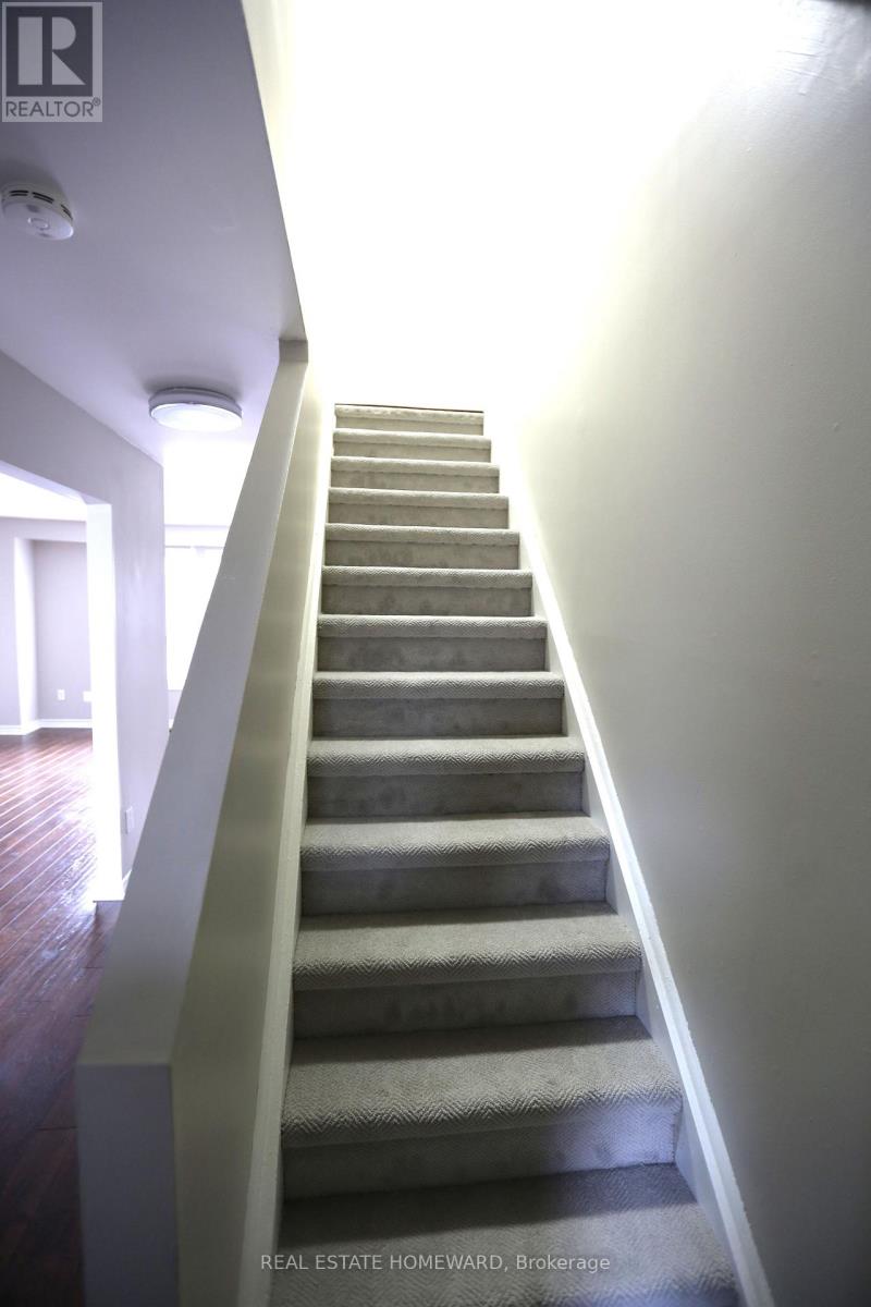 104 Enderby Crescent, Brampton, Ontario  L6T 4C6 - Photo 10 - W12915776