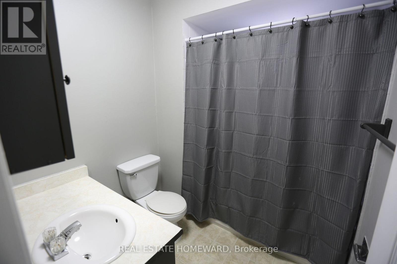 104 Enderby Crescent, Brampton, Ontario  L6T 4C6 - Photo 18 - W12915776