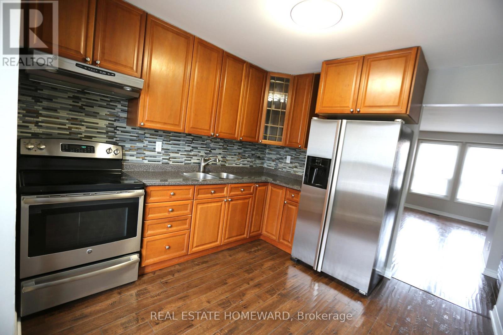 104 Enderby Crescent, Brampton, Ontario  L6T 4C6 - Photo 3 - W12915776