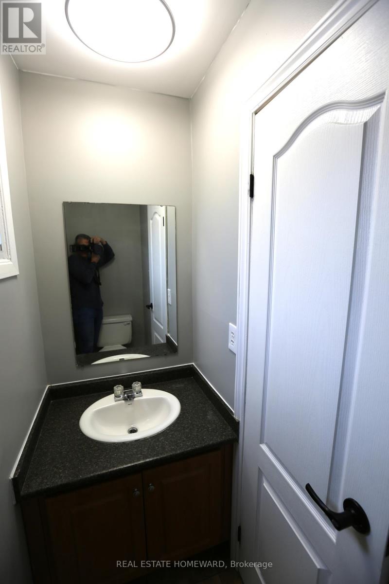 104 Enderby Crescent, Brampton, Ontario  L6T 4C6 - Photo 9 - W12915776