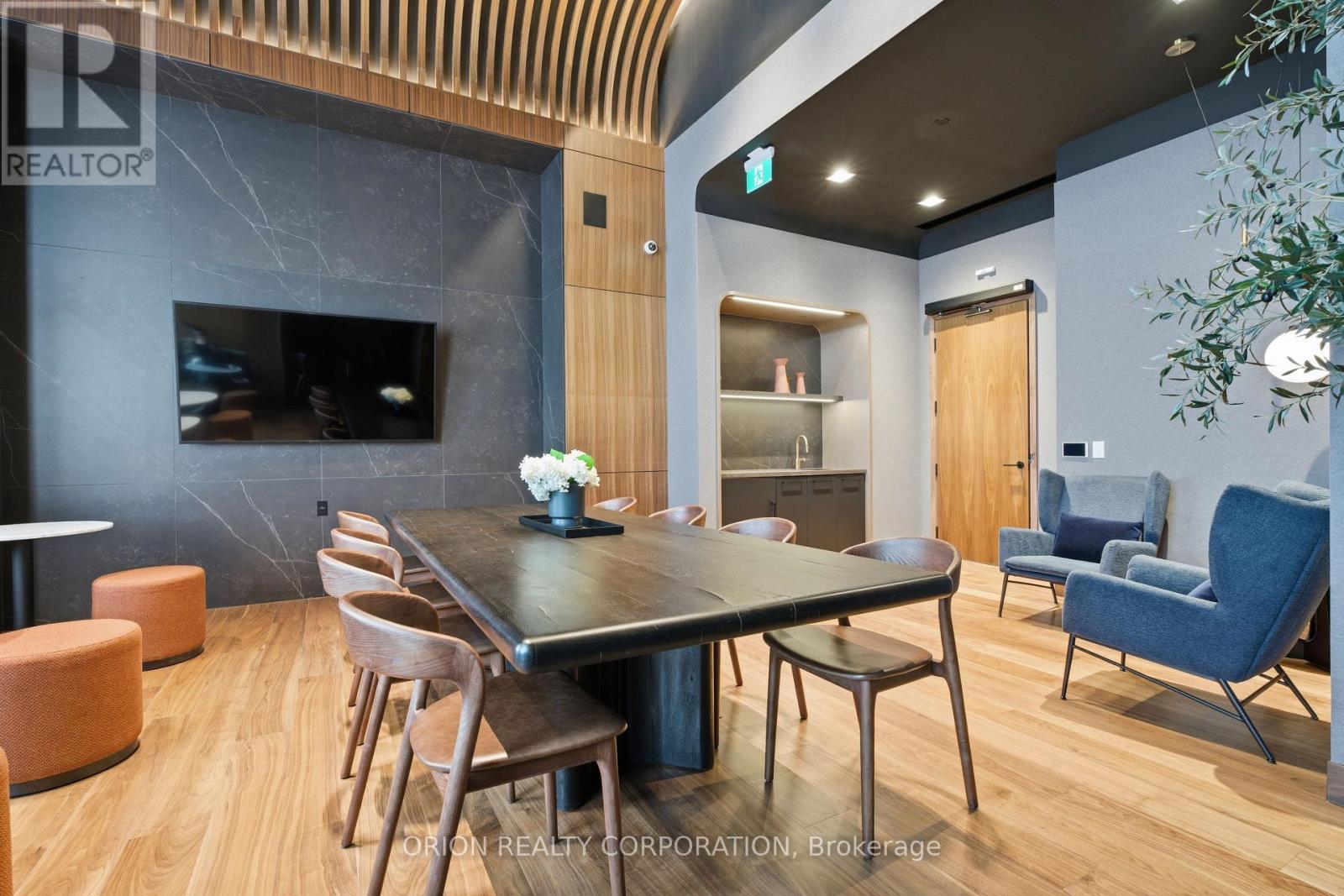 1704 - 3240 William Coltson Avenue, Oakville, Ontario  L6H 8C8 - Photo 3 - W12915790