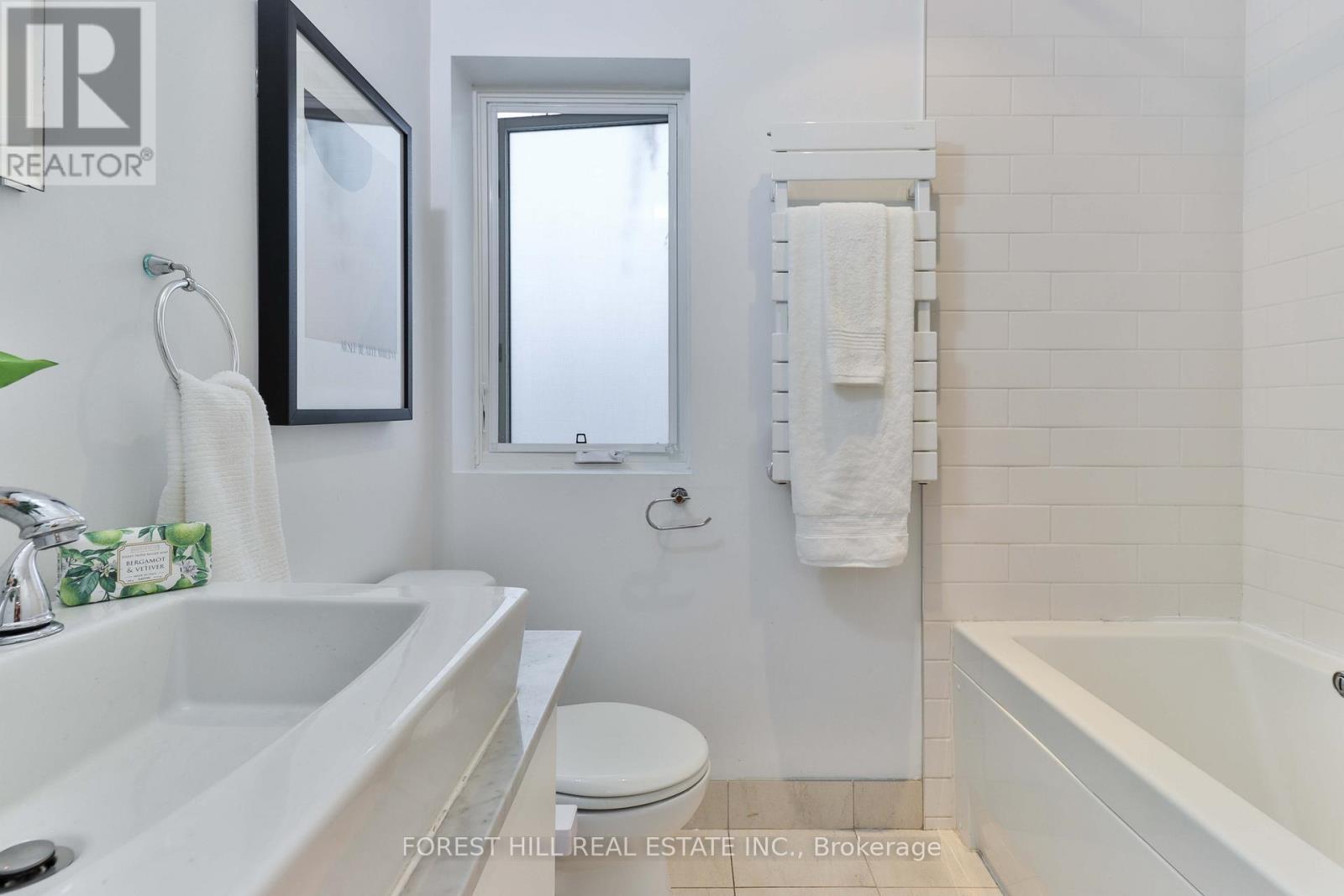 22 Whitewood Road, Toronto, Ontario  M4S 2X7 - Photo 19 - C12908736