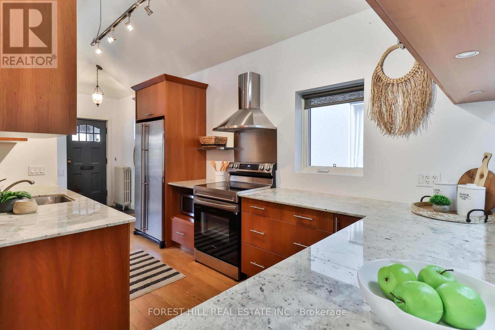 22 Whitewood Road, Toronto, Ontario  M4S 2X7 - Photo 7 - C12908736