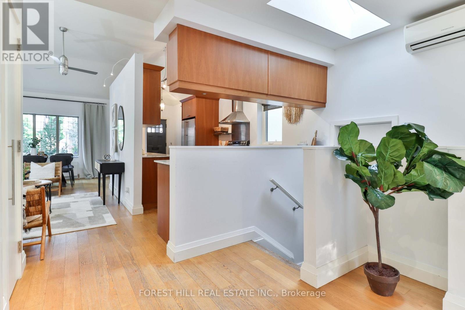 22 Whitewood Road, Toronto, Ontario  M4S 2X7 - Photo 8 - C12908736