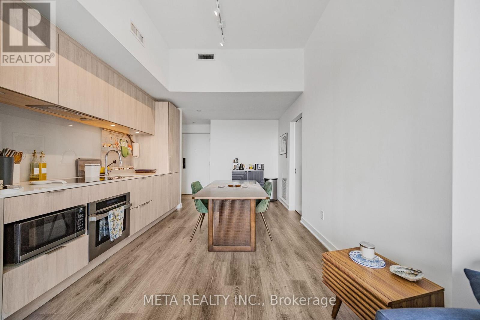 1412 - 28 Ann Street, Mississauga, Ontario  L5G 3G1 - Photo 3 - W12679640