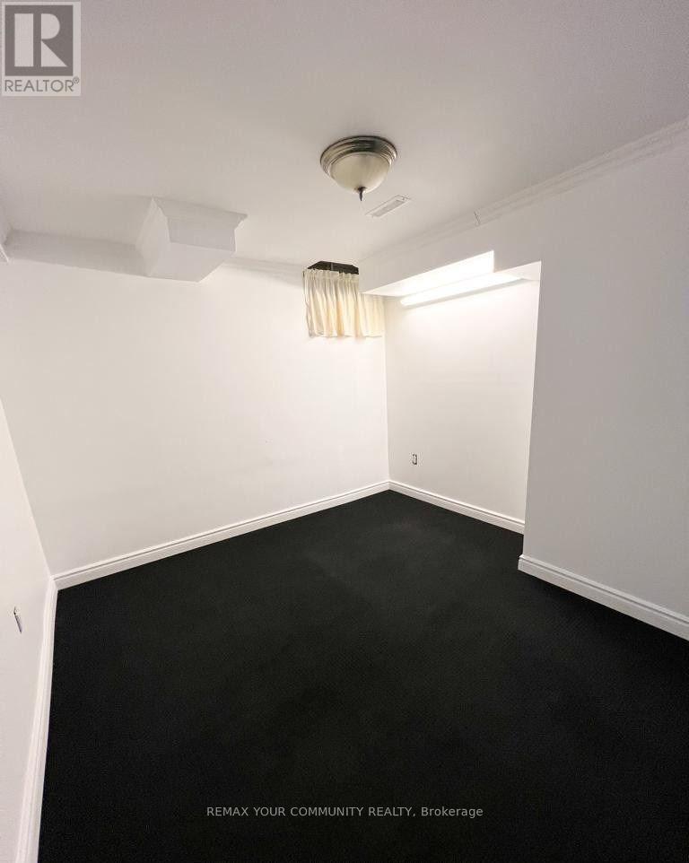 58 Larksmere Court, Markham, Ontario  L3R 3R1 - Photo 5 - N12911570