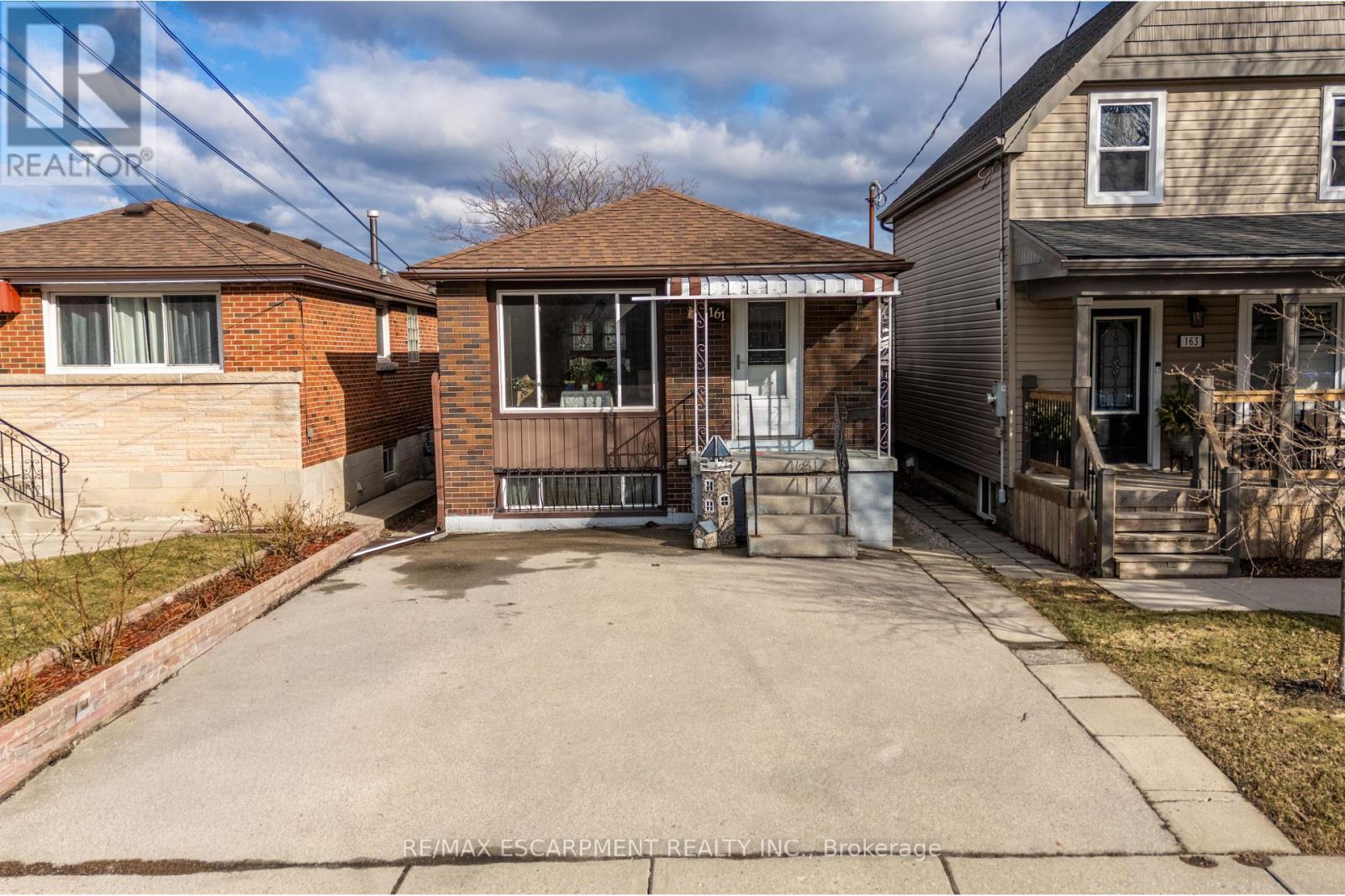 161 East 24th Street, Hamilton, Ontario  L8V 2Y2 - Photo 1 - X12915696