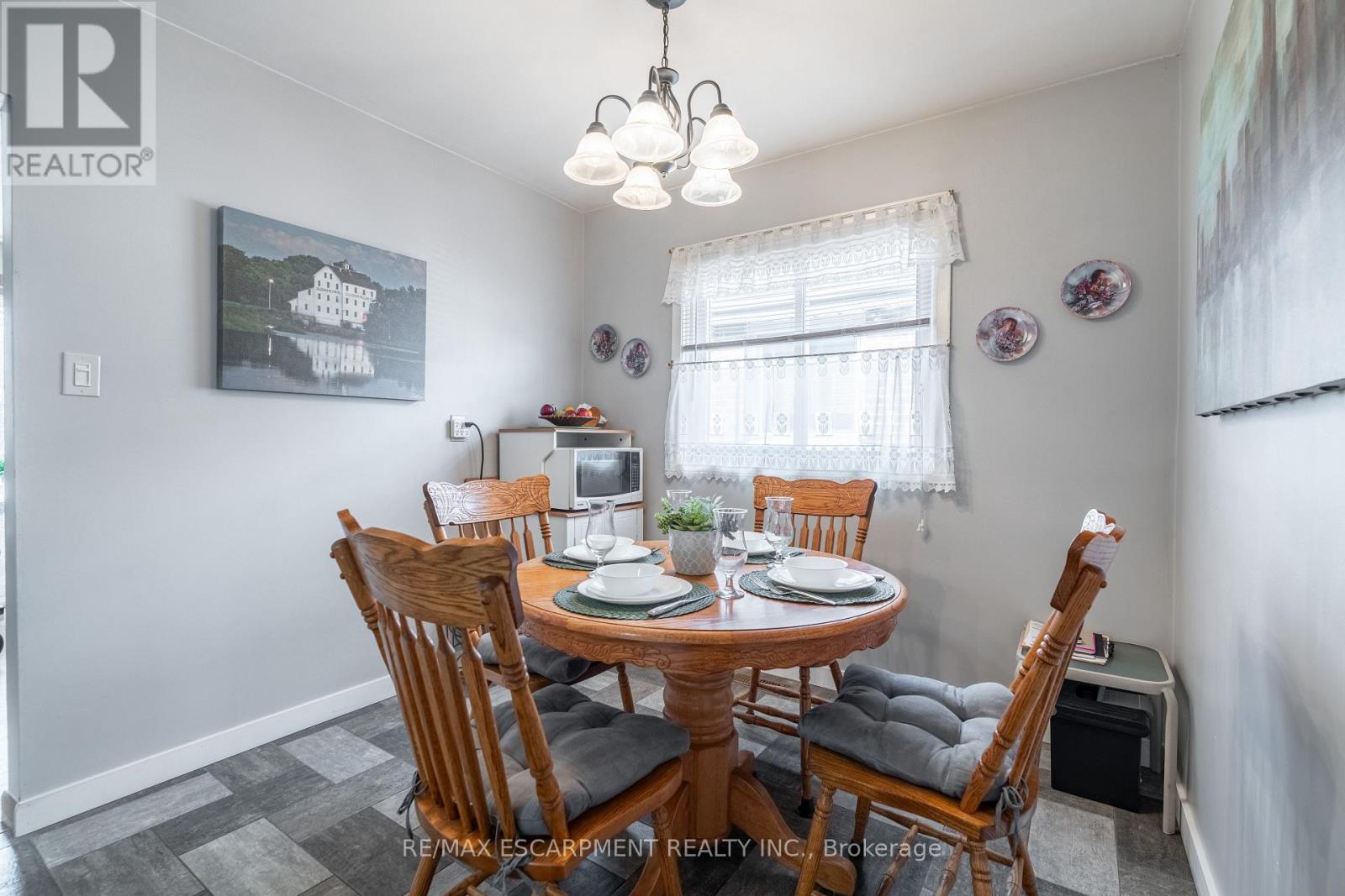 161 East 24th Street, Hamilton, Ontario  L8V 2Y2 - Photo 4 - X12915696