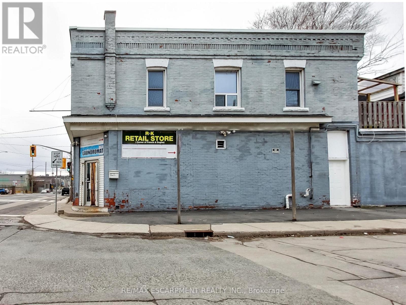 443 Wentworth Street N, Hamilton, Ontario  L8L 5W6 - Photo 2 - X12915732