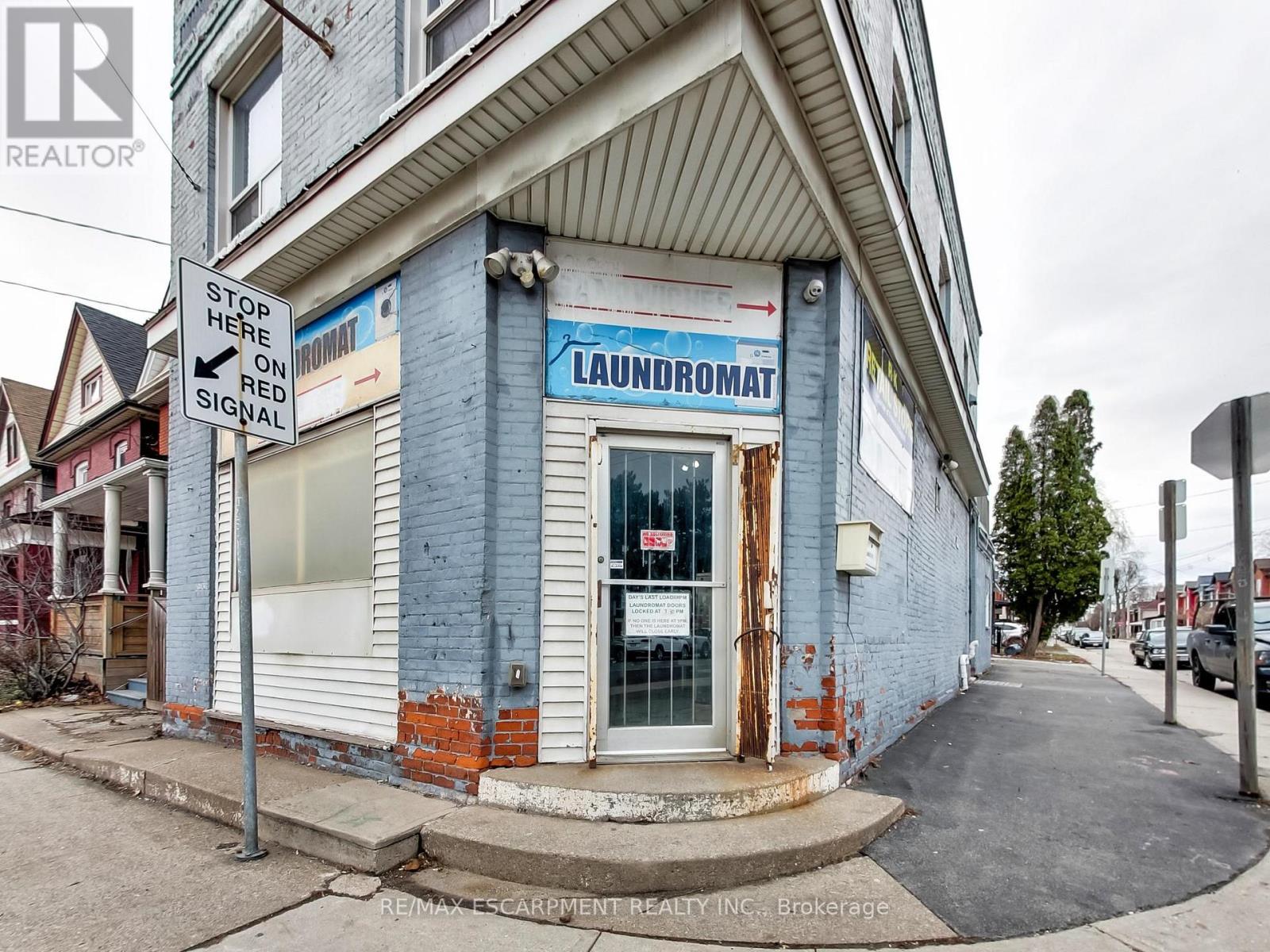 443 Wentworth Street N, Hamilton, Ontario  L8L 5W6 - Photo 3 - X12915732