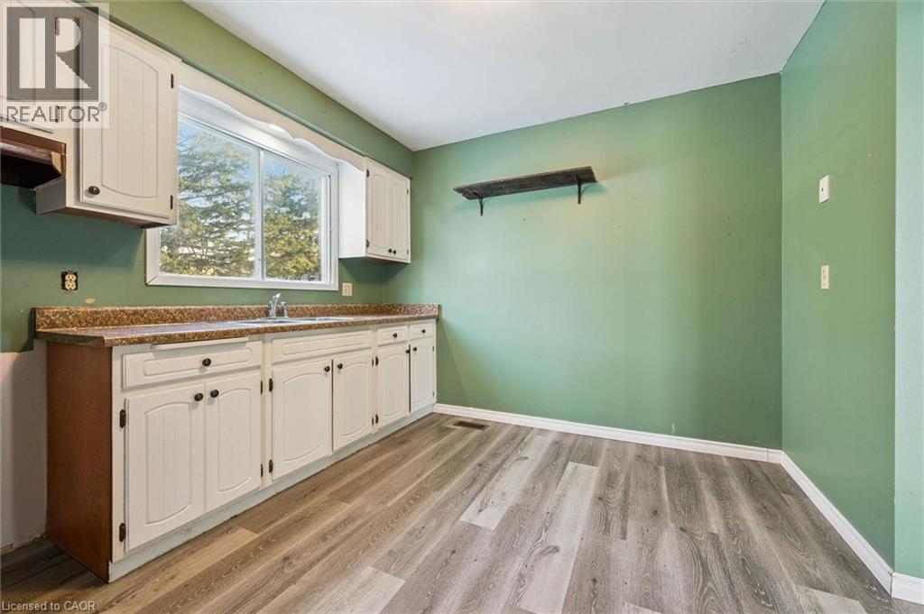 105 Churchill Street, Waterloo, Ontario  N2L 2X1 - Photo 3 - 40812674