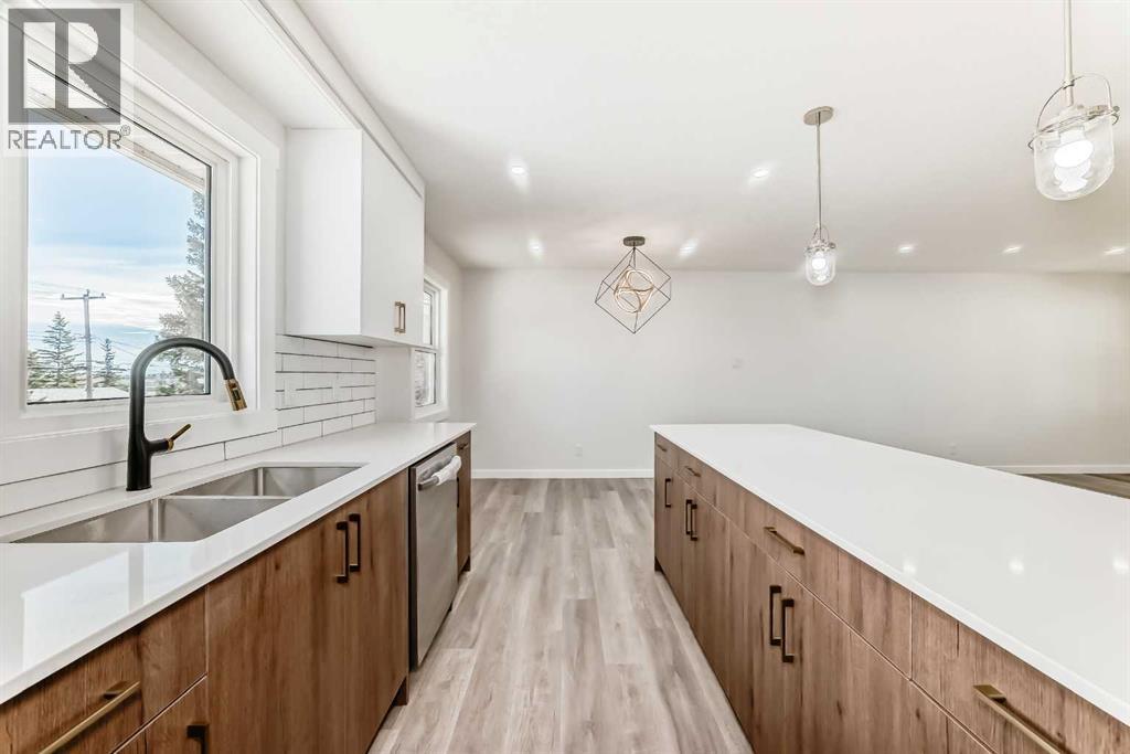 10832 7 Street Sw, Calgary, Alberta  T2W 0G5 - Photo 9 - A2292512