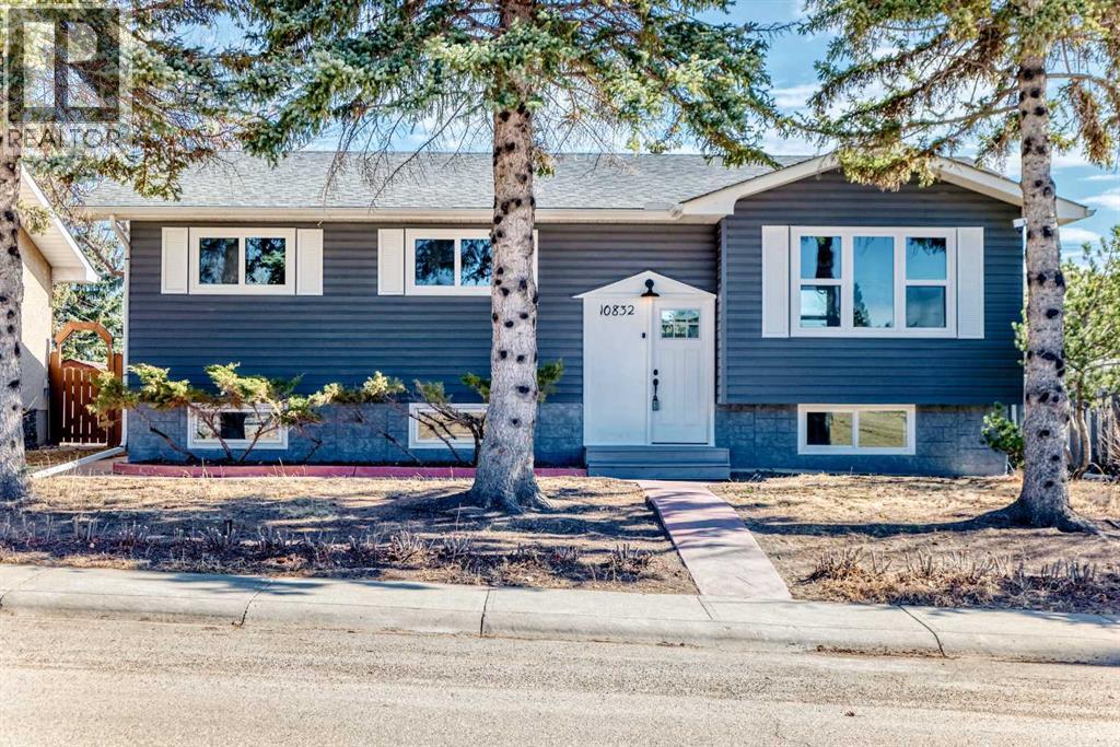 10832 7 Street Sw, Calgary, Alberta  T2W 0G5 - Photo 1 - A2292512