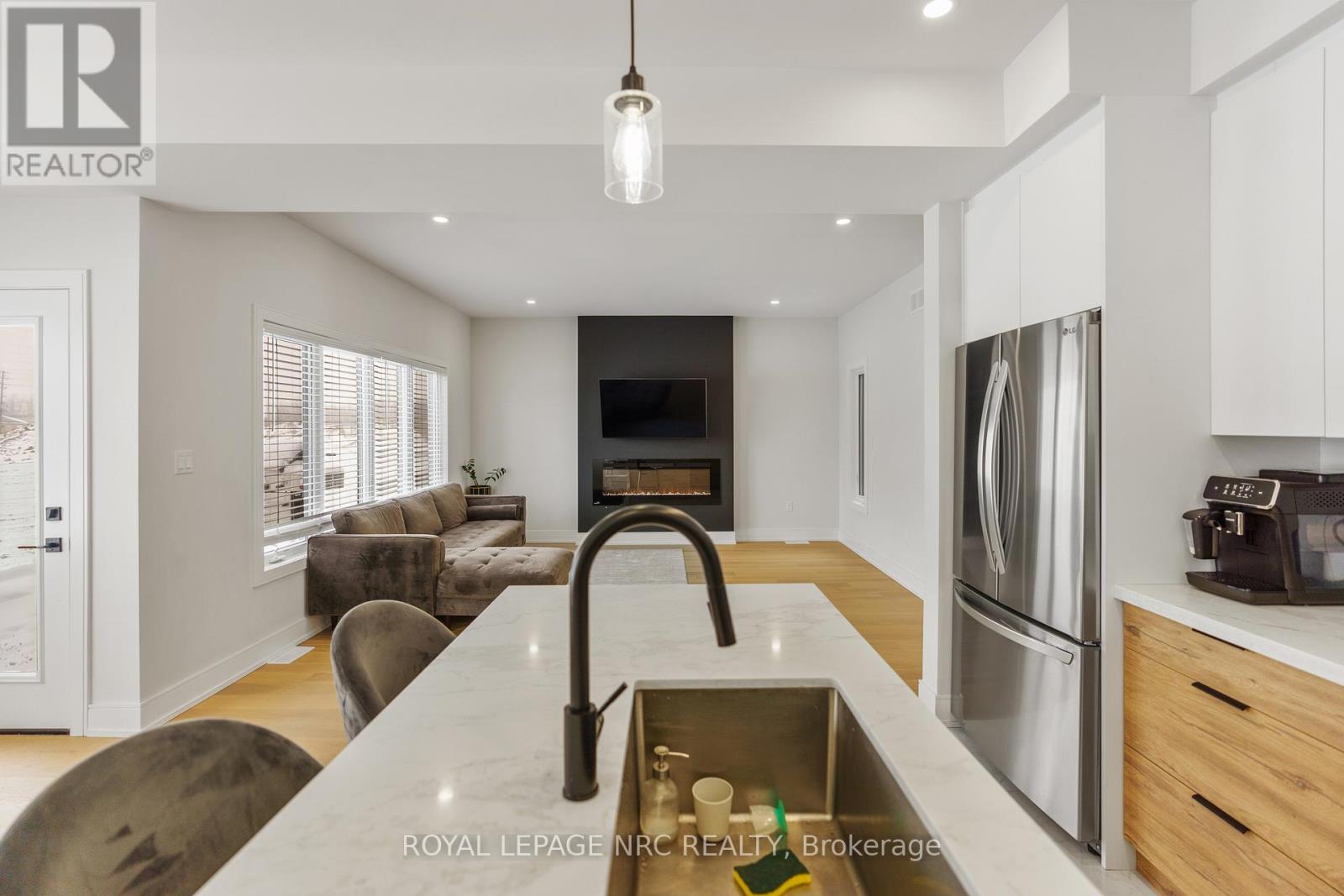 7386 Splendour Drive, Niagara Falls, Ontario  L2H 3V8 - Photo 9 - X12913510