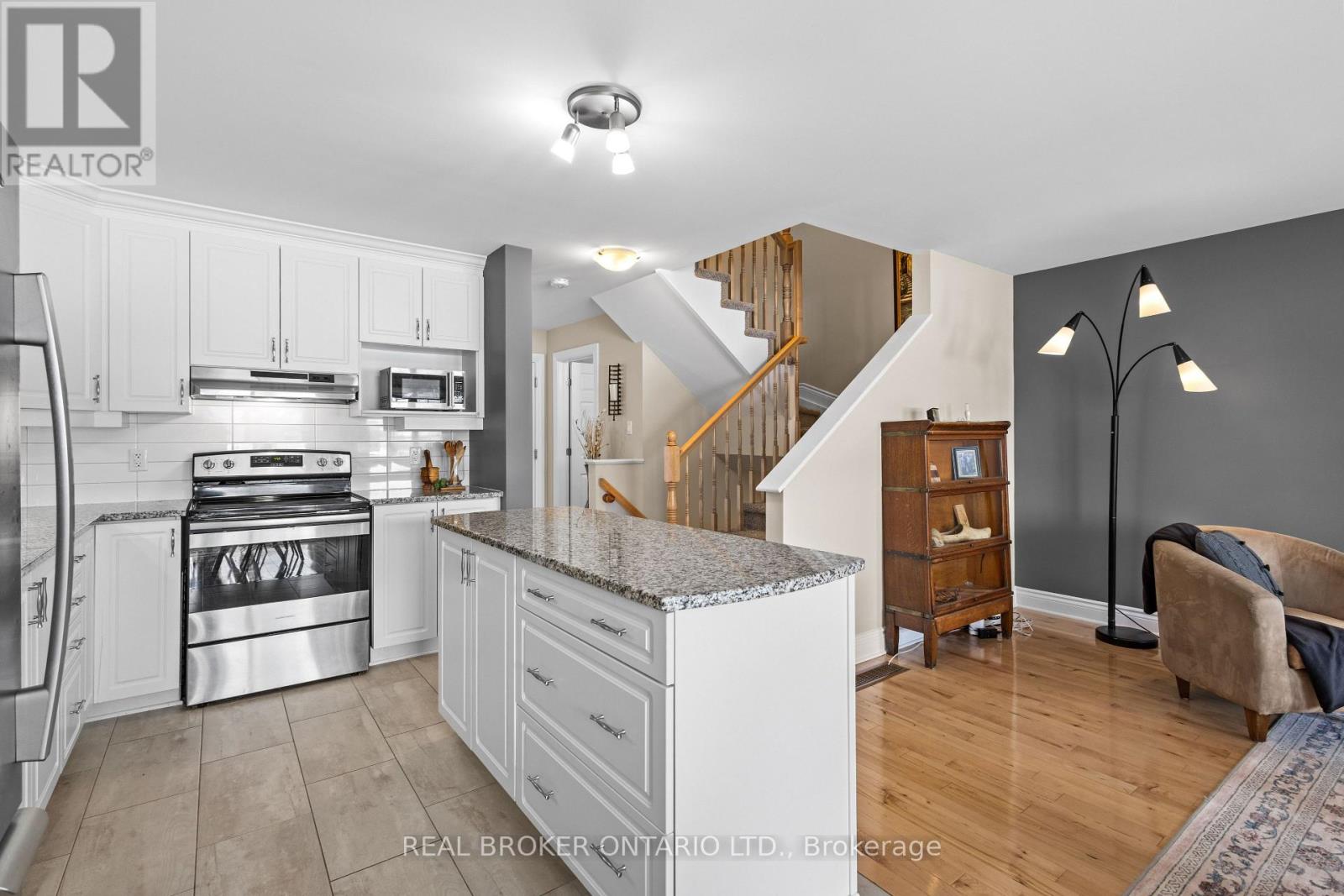 336 Twilight Avenue, Russell, Ontario  K4R 0E3 - Photo 6 - X12915942