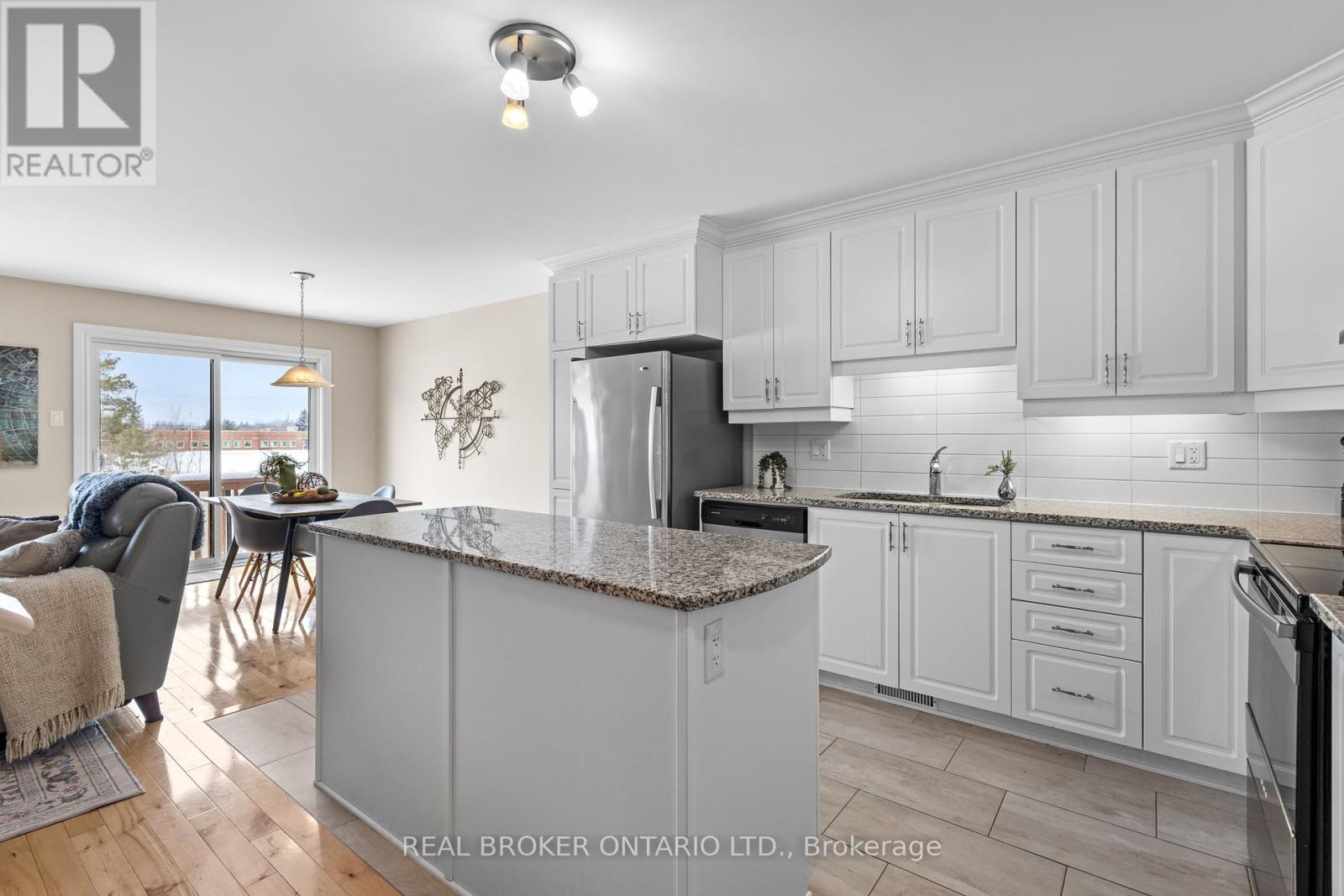 336 Twilight Avenue, Russell, Ontario  K4R 0E3 - Photo 9 - X12915942