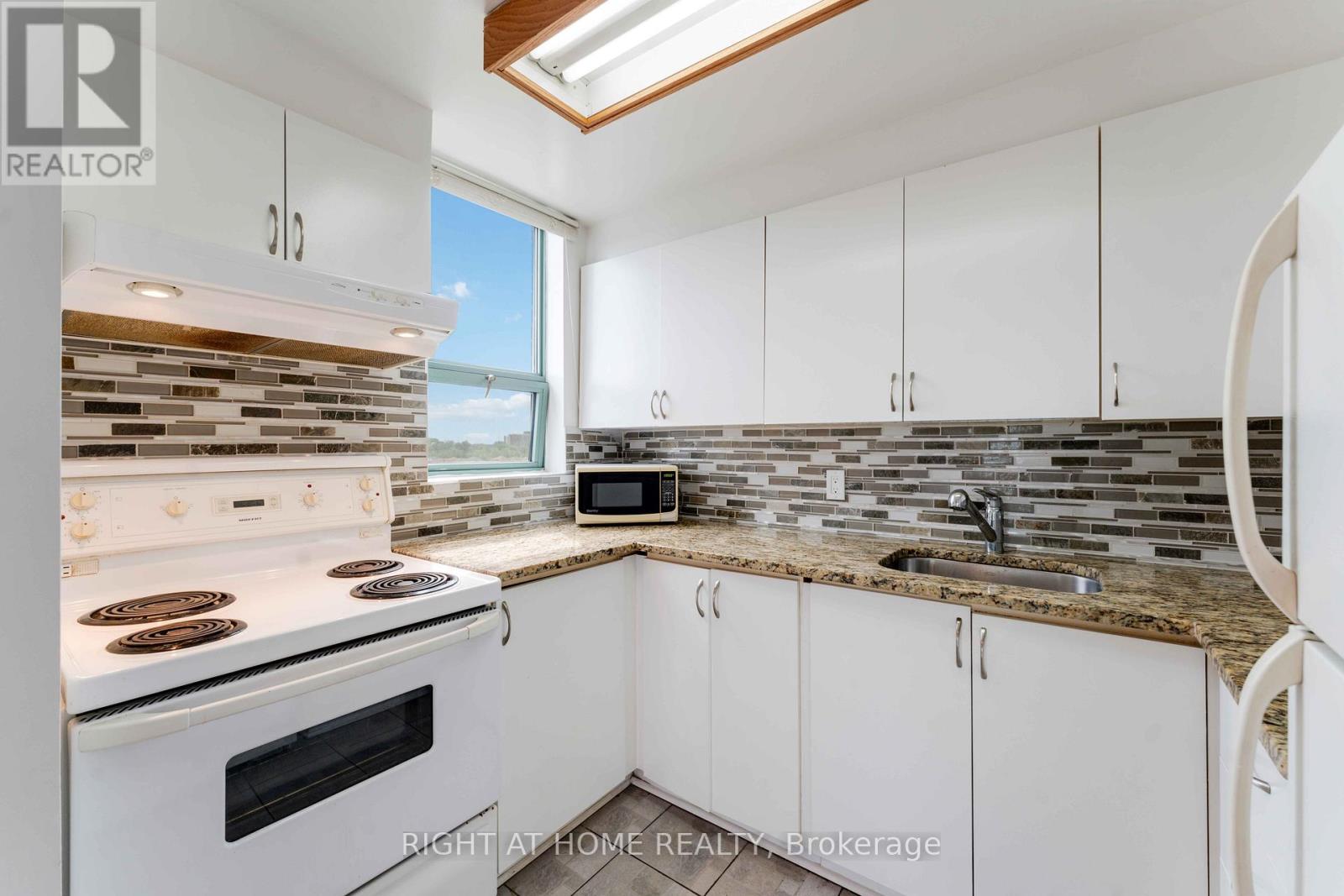 605 - 1440 Heron Road, Ottawa, Ontario  K1V 0X2 - Photo 9 - X12915946