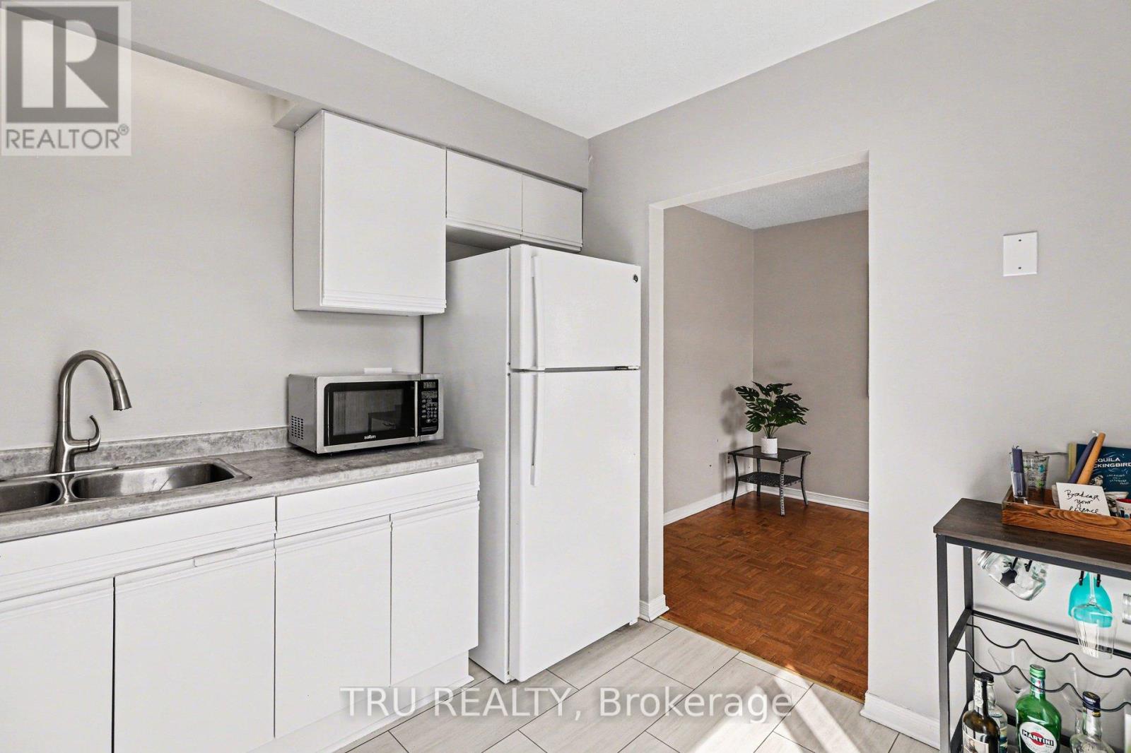 1120 Chimney Hill Way, Ottawa, Ontario  K1J 8Z6 - Photo 11 - X12916002