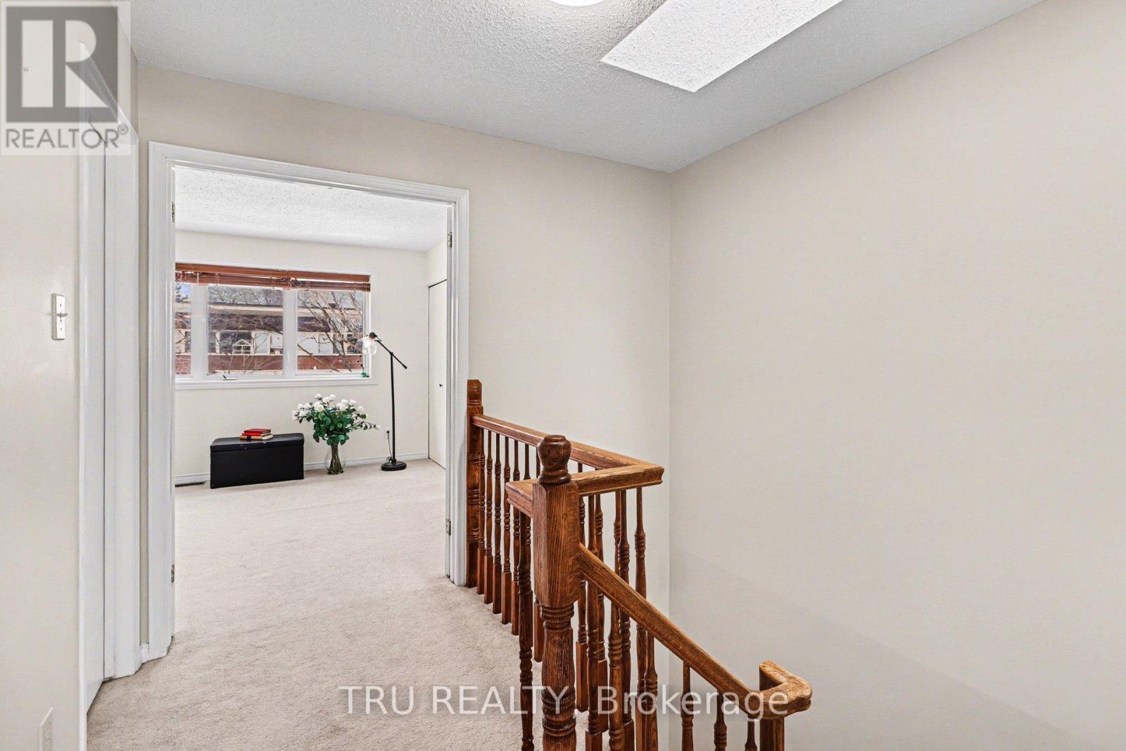 1120 Chimney Hill Way, Ottawa, Ontario  K1J 8Z6 - Photo 12 - X12916002