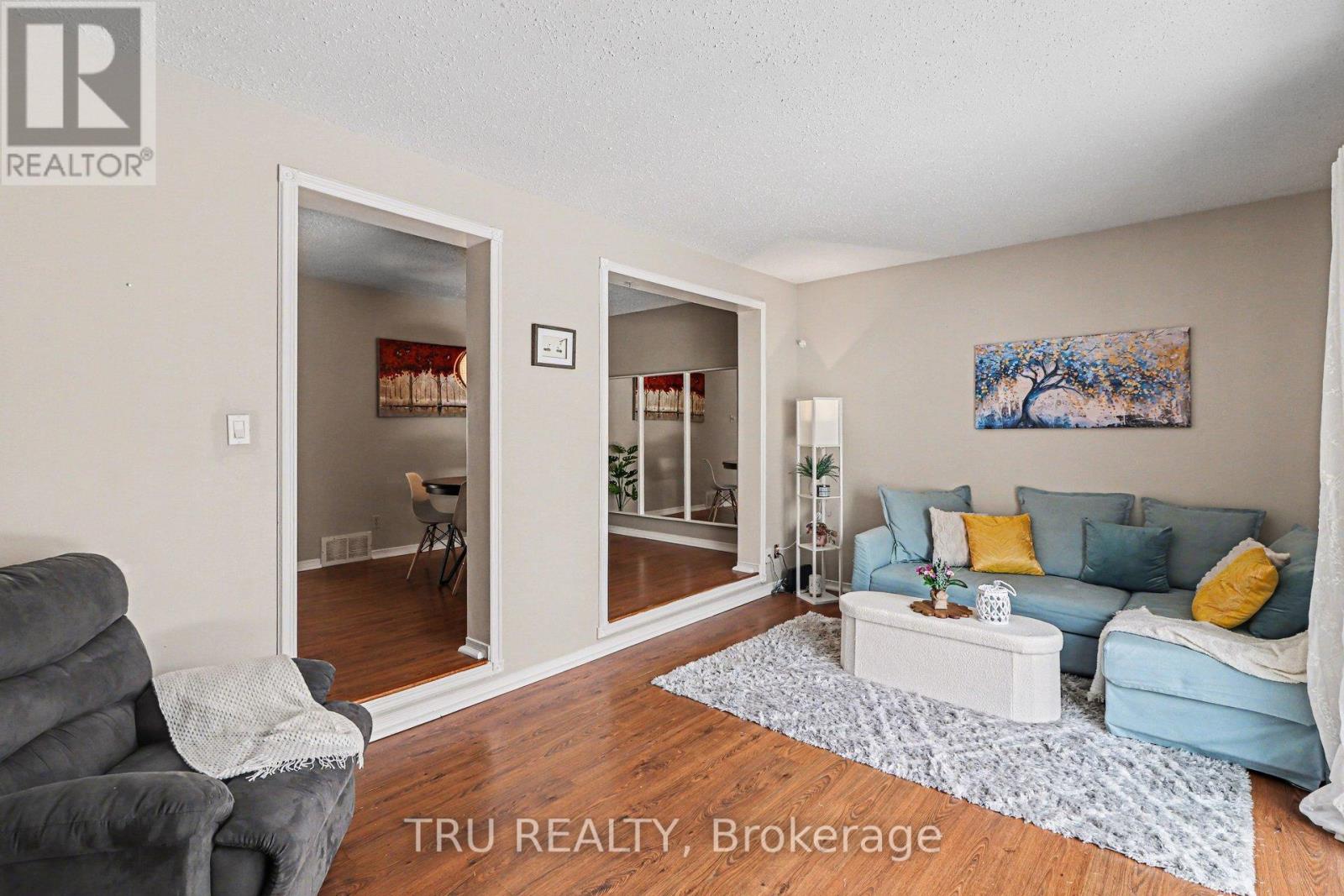 1120 Chimney Hill Way, Ottawa, Ontario  K1J 8Z6 - Photo 5 - X12916002