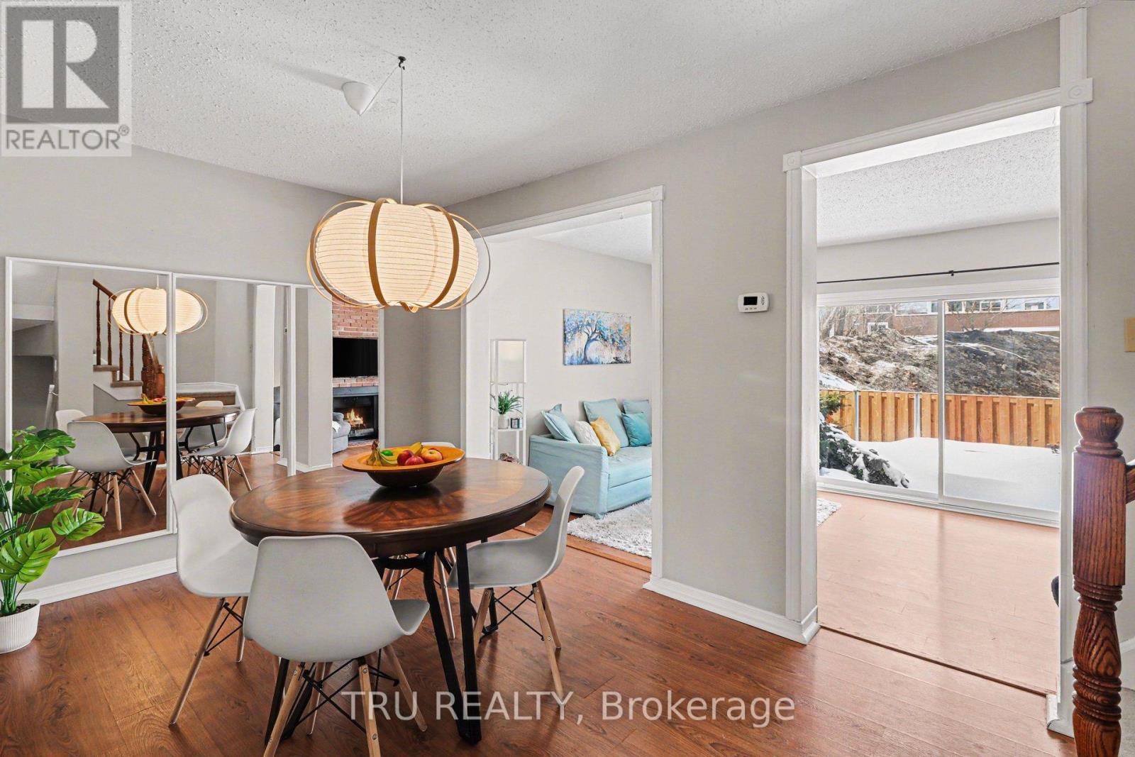 1120 Chimney Hill Way, Ottawa, Ontario  K1J 8Z6 - Photo 6 - X12916002