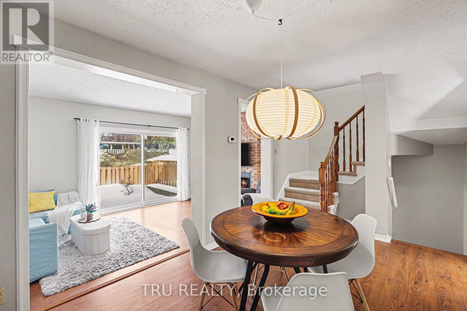 1120 Chimney Hill Way, Ottawa, Ontario  K1J 8Z6 - Photo 7 - X12916002